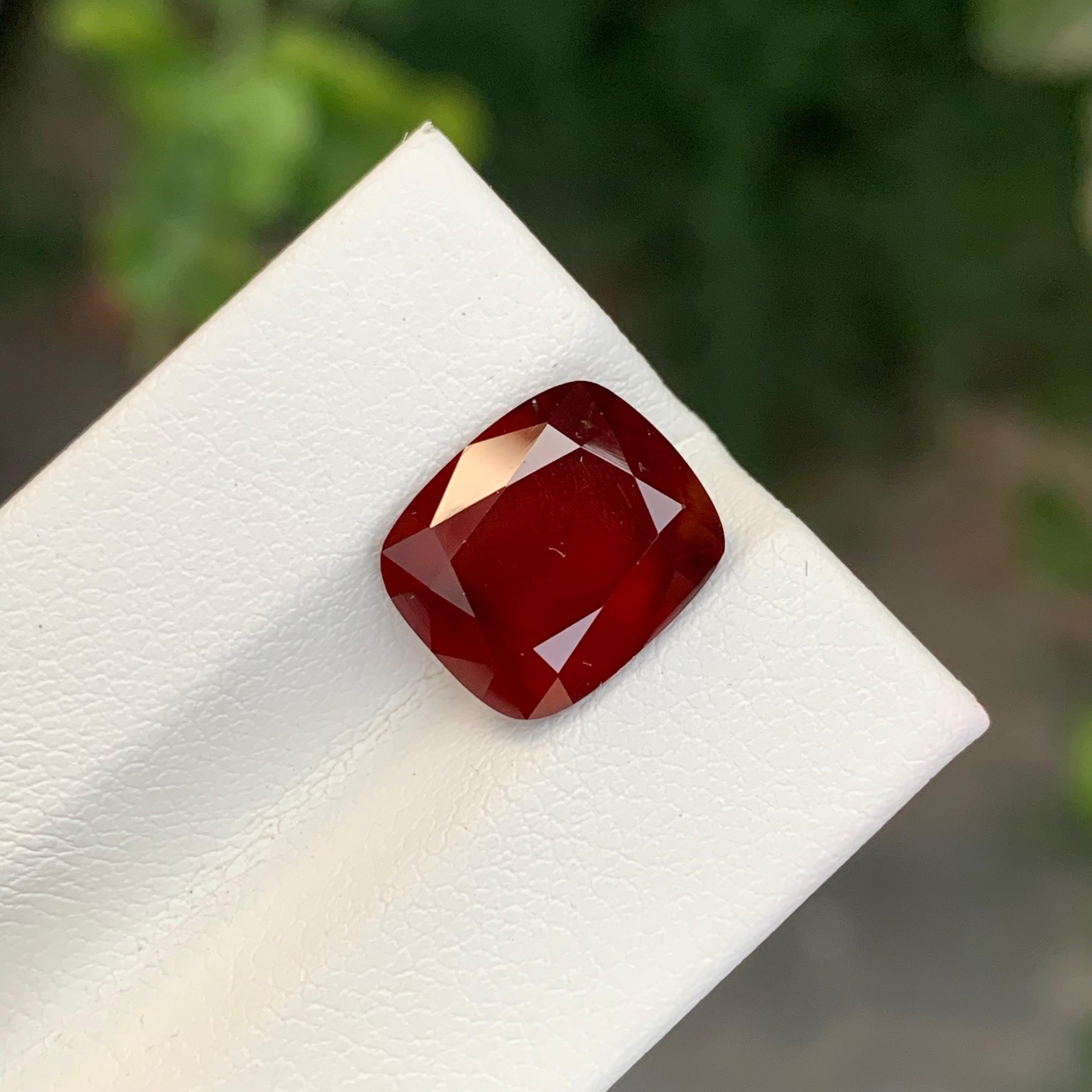 Arts and Crafts Pierre précieuse taille coussin en grenat hessonite naturel non serti de 5,25 carats en vente