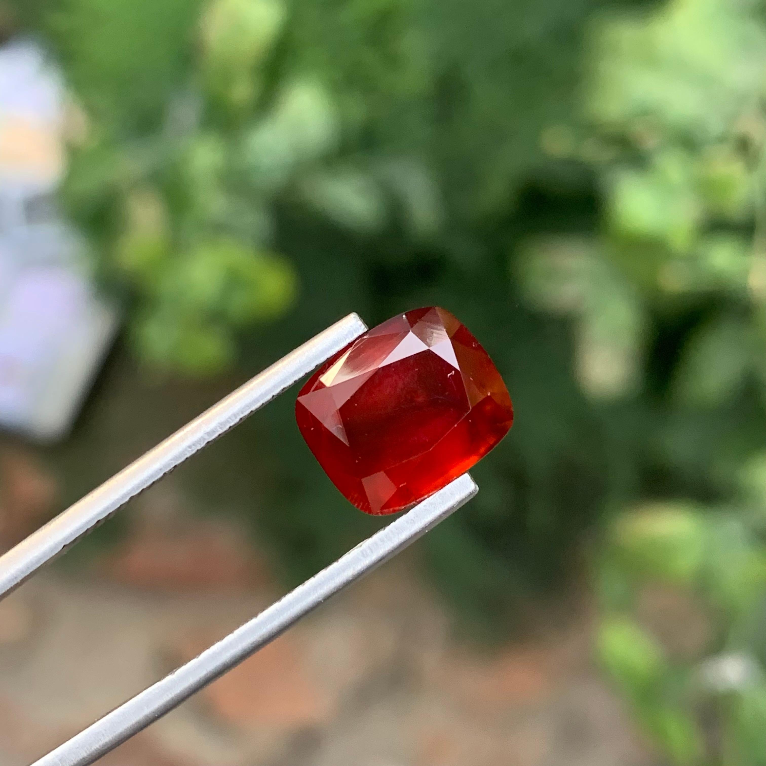 Pierre précieuse taille coussin en grenat hessonite naturel non serti de 5,25 carats Neuf - En vente à Peshawar, PK