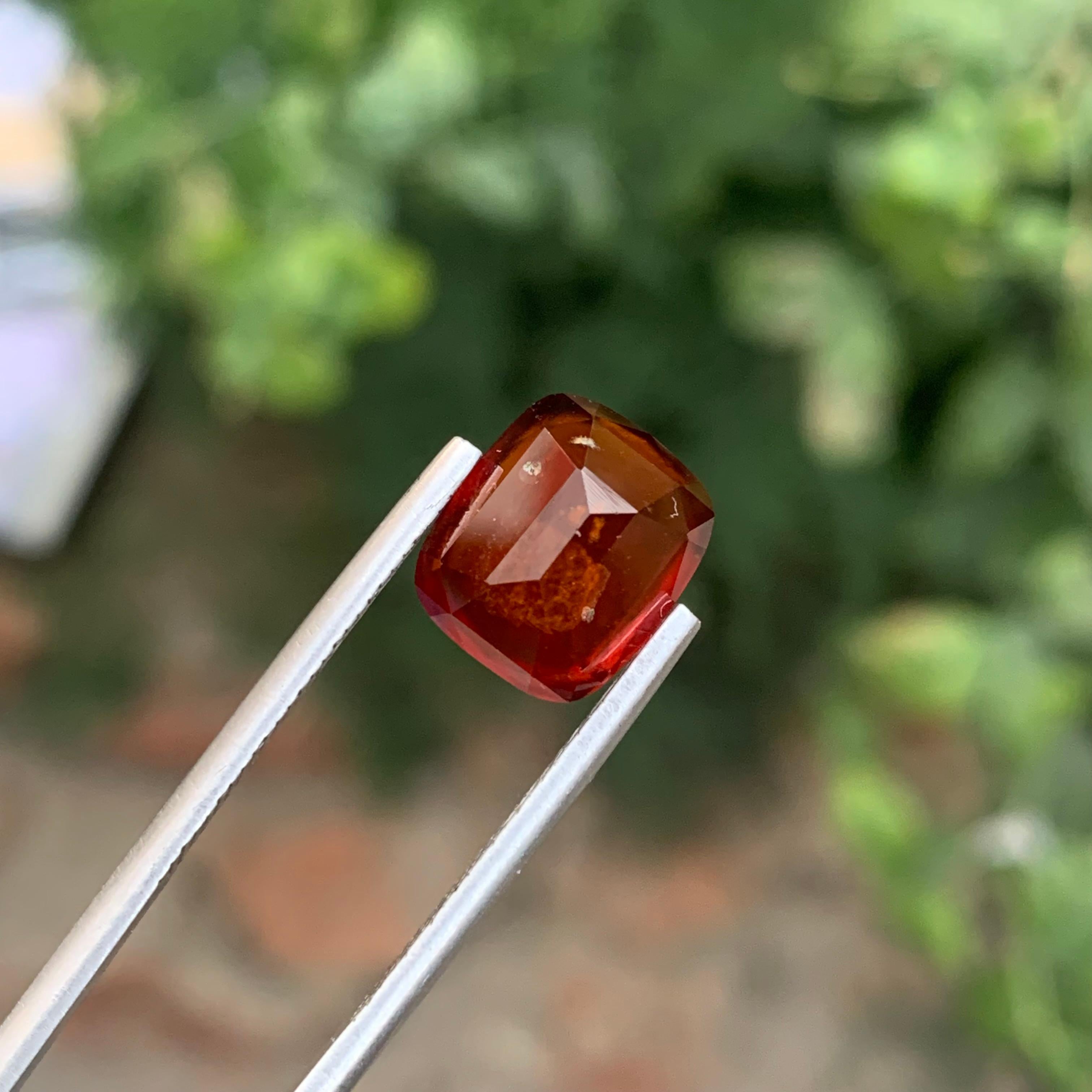 Pierre précieuse taille coussin en grenat hessonite naturel non serti de 5,25 carats Unisexe en vente