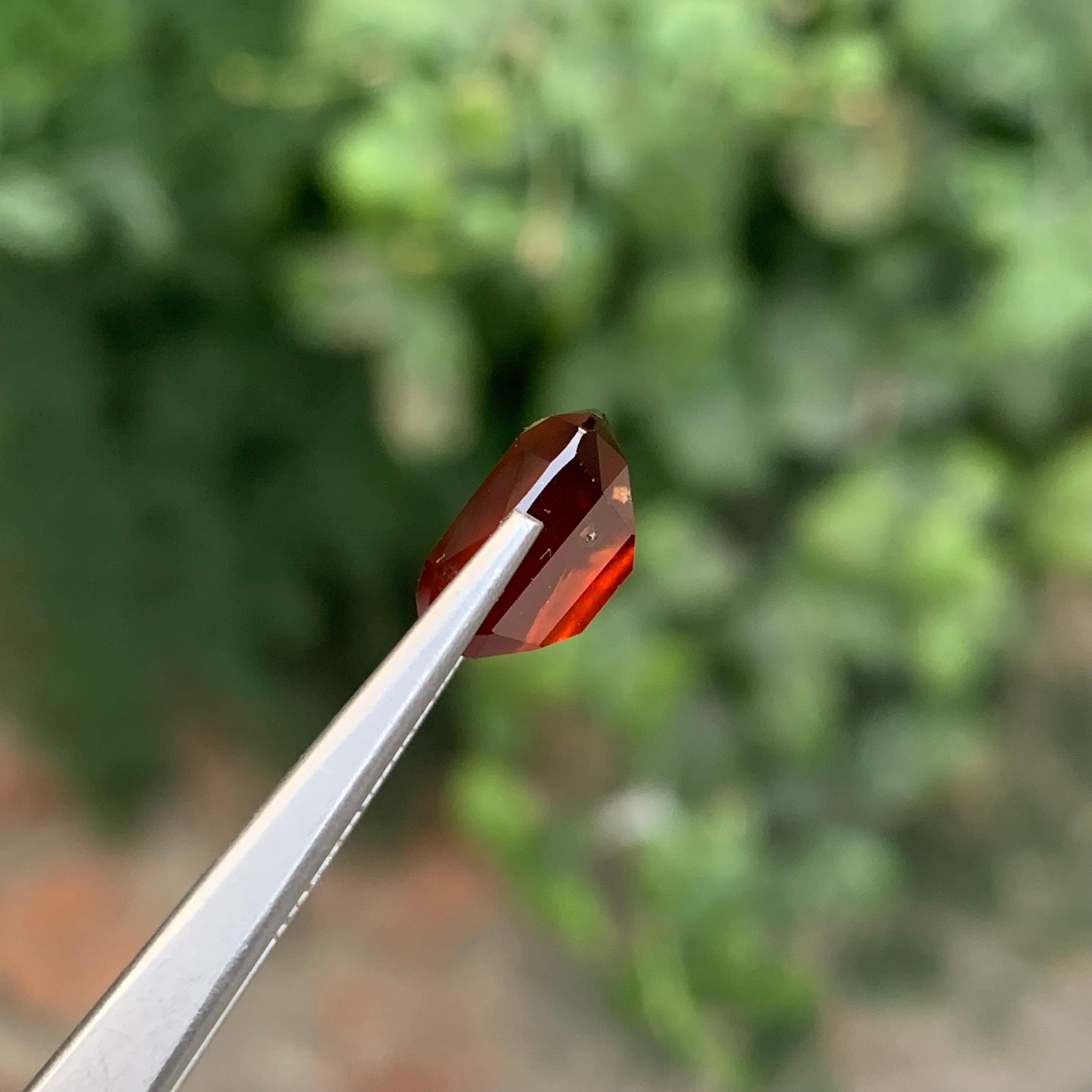 Pierre précieuse taille coussin en grenat hessonite naturel non serti de 5,25 carats en vente 1