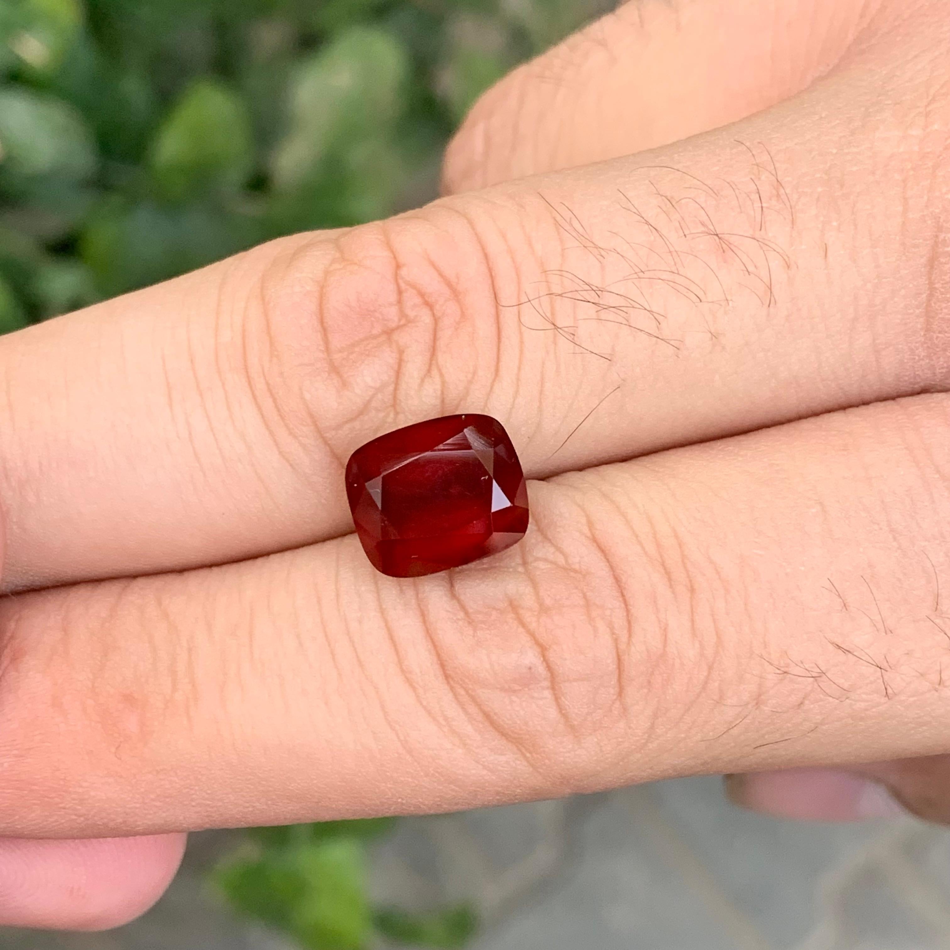 Pierre précieuse taille coussin en grenat hessonite naturel non serti de 5,25 carats en vente 3