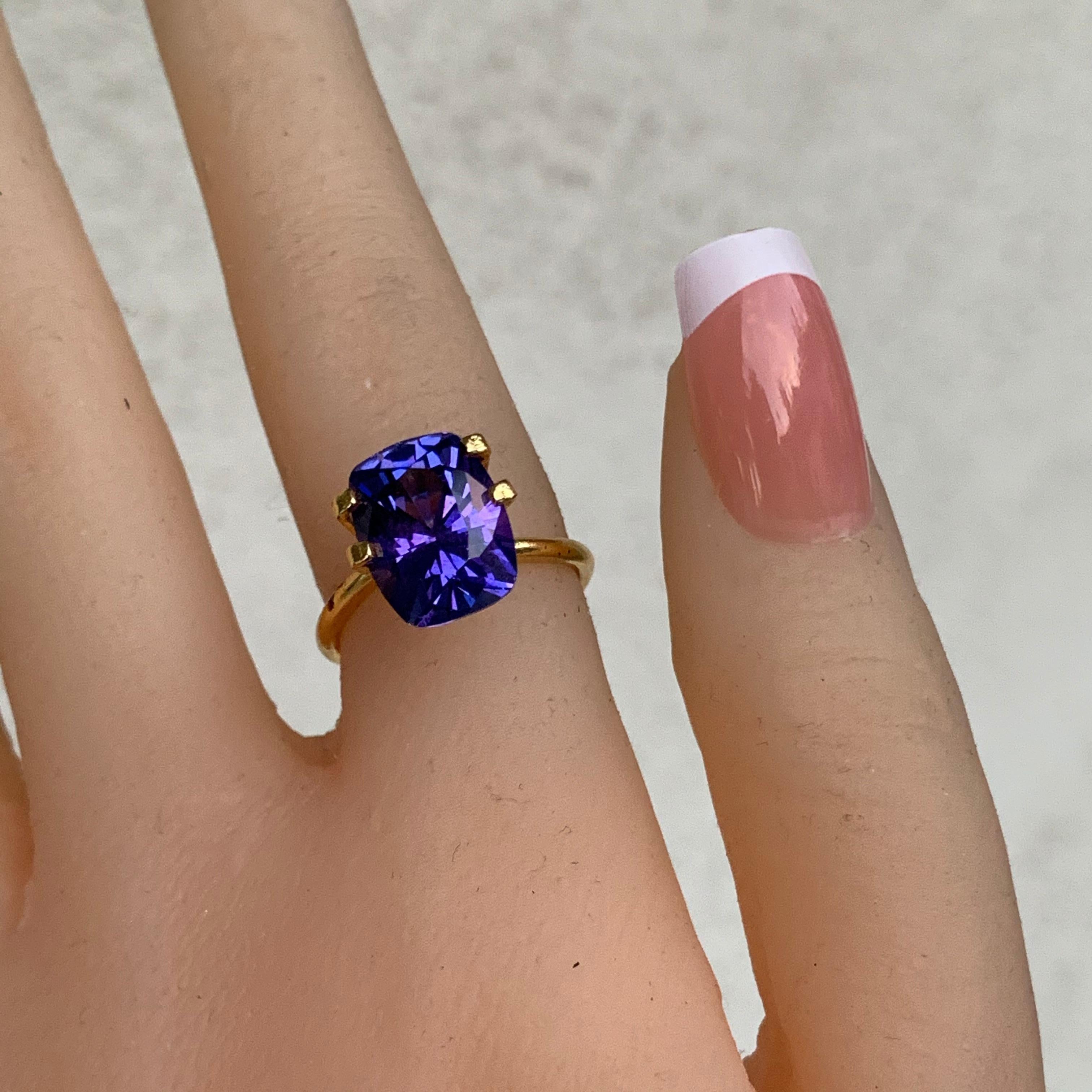 Women's 5.25 Carat Tanzanite Loose Gemstone For Sale