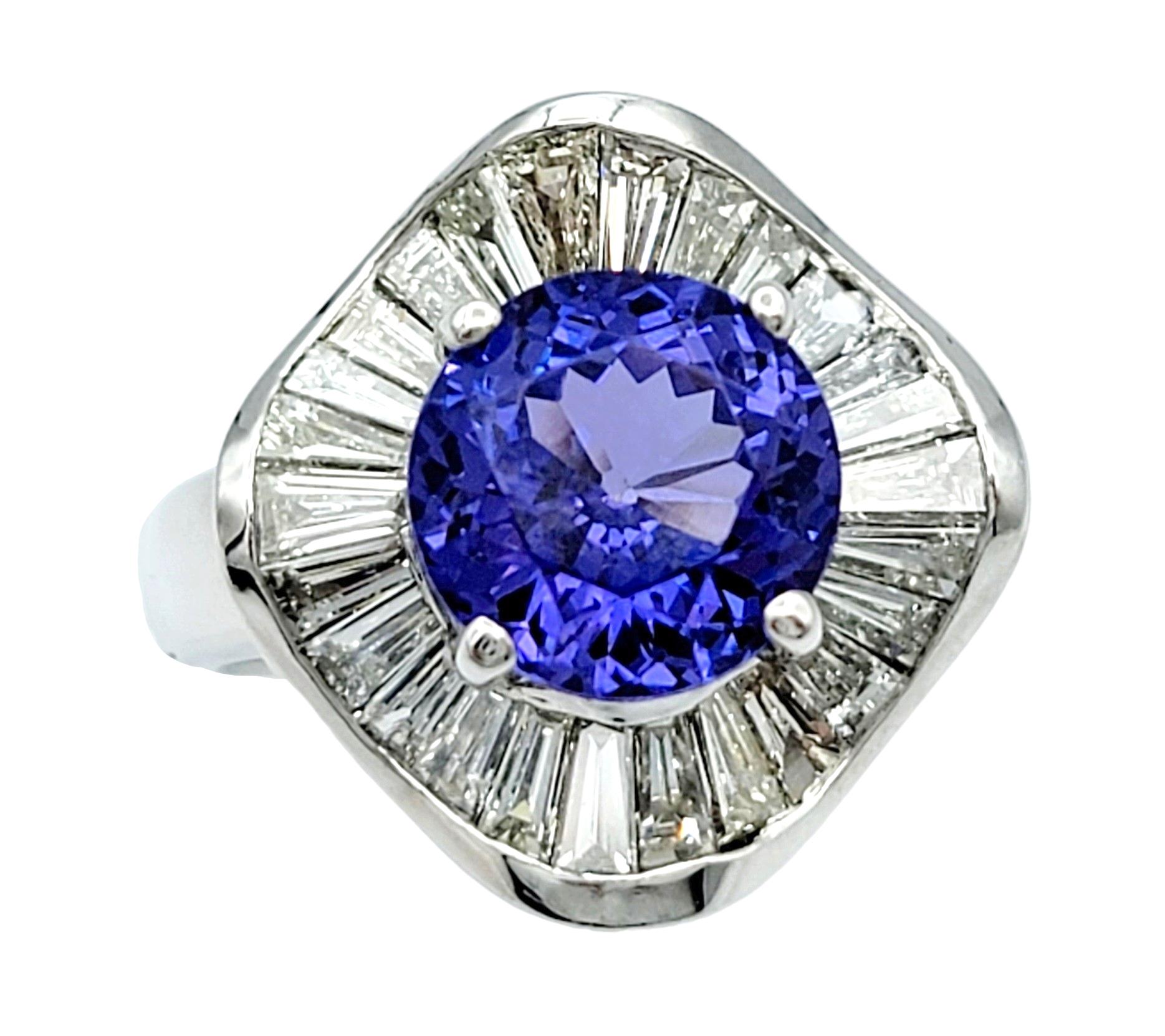 Contemporary 5.25 Carat Total Round Tanzanite and Baguette Diamond 18K Gold Cocktail Ring For Sale