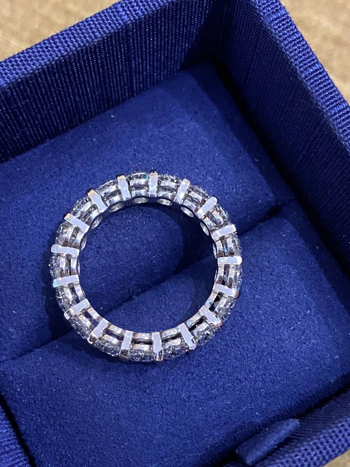 5.25 Carats Total Weight Oval Diamond Eternity Band Ring in Platinum

Diamond Eternity Band Ring features 17 beautiful Oval shaped Brilliant cut Diamonds prong set in highly polished Platinum. Each diamond averages 0.30 carat each.

Total diamond
