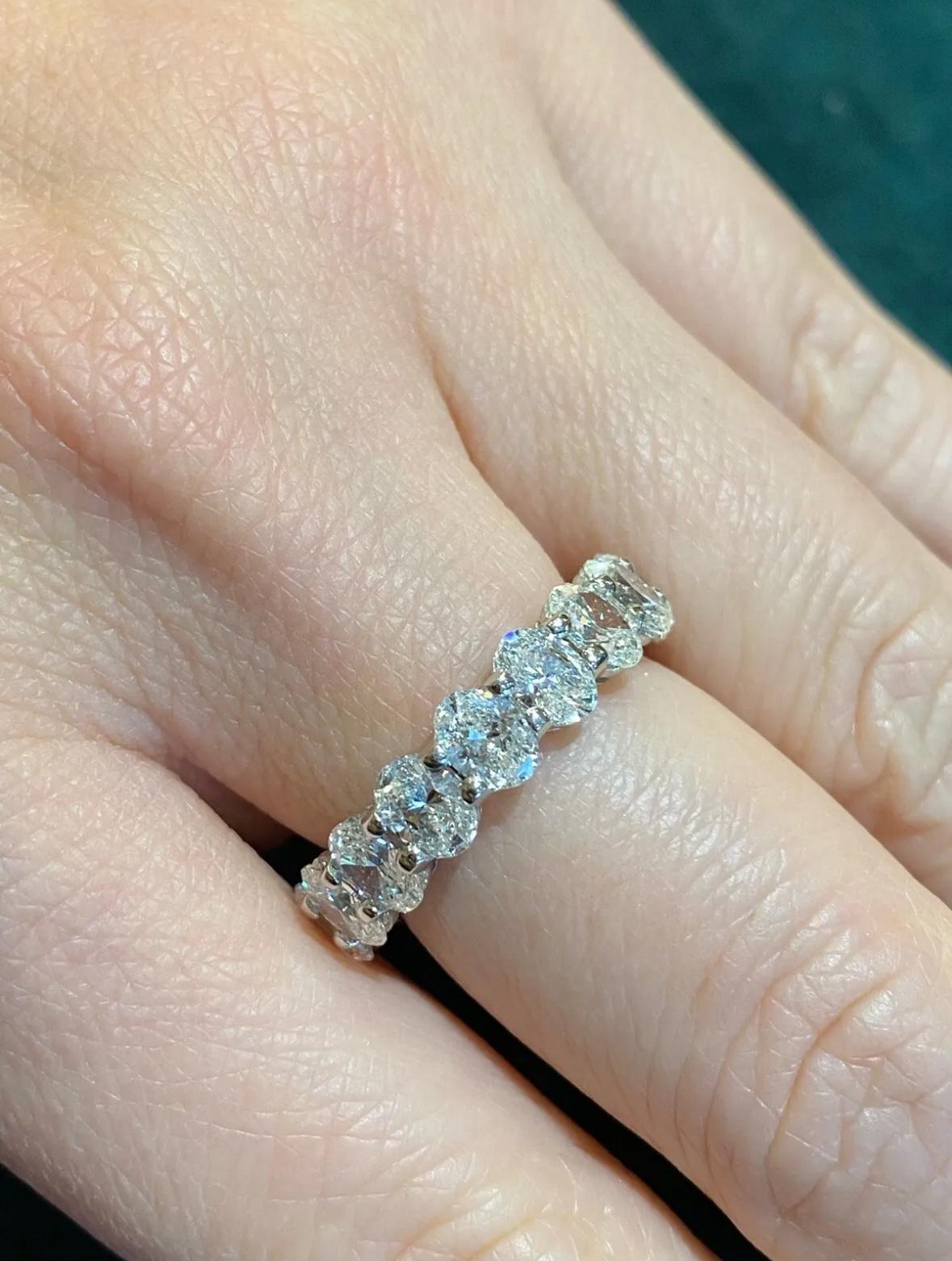 5.25 Carat Total Weight Oval Diamond Eternity Band Ring in Platinum In Excellent Condition For Sale In La Jolla, CA