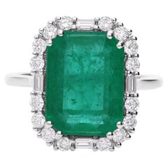 5.25 Carat Zambian Emerald 0.5 Ct SI/H Diamond Cocktail Ring 14 Karat White Gold