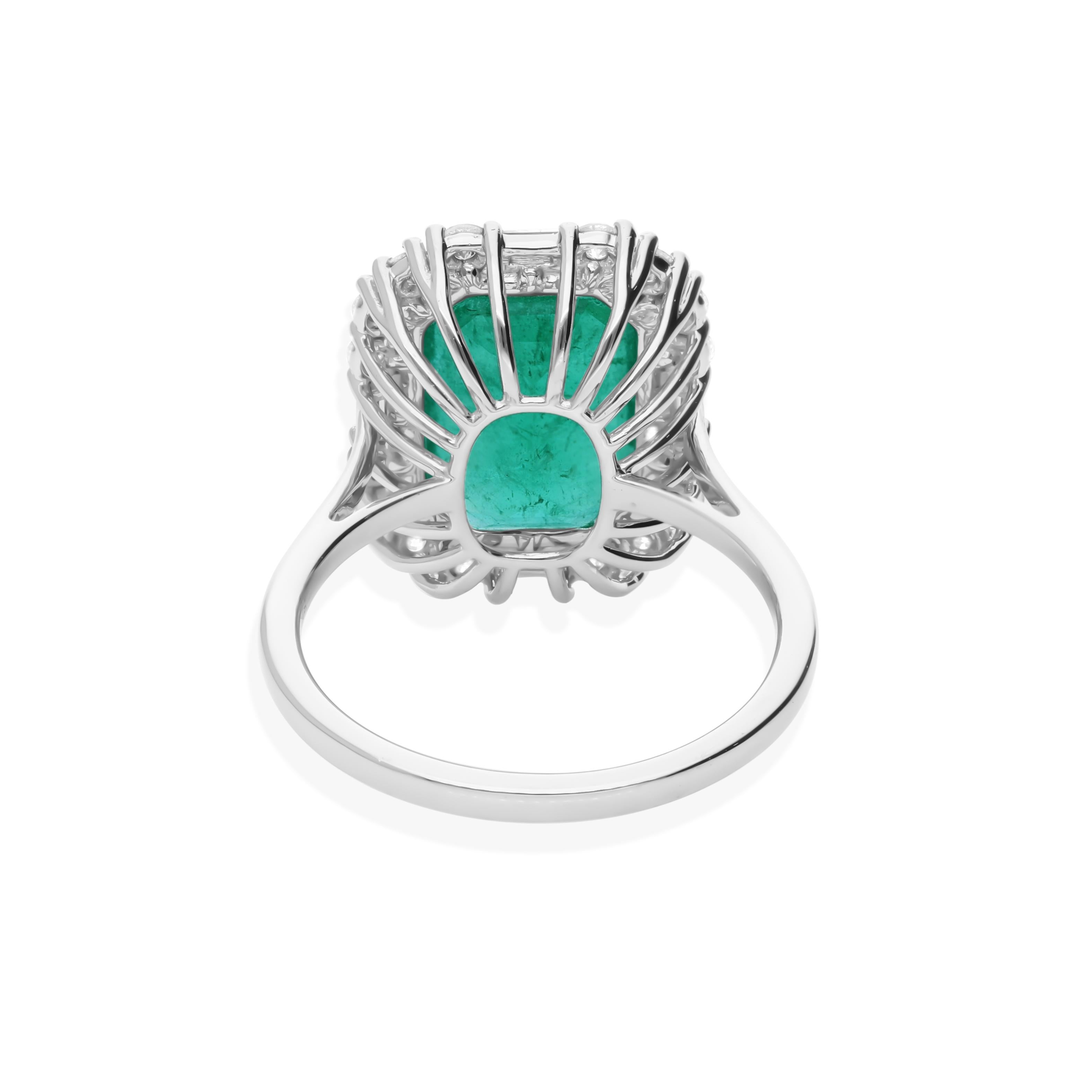 5,25 Karat sambischer Smaragd 0,5 Karat SI/H Diamant-Cocktailring aus 18 Karat Weißgold im Angebot 2