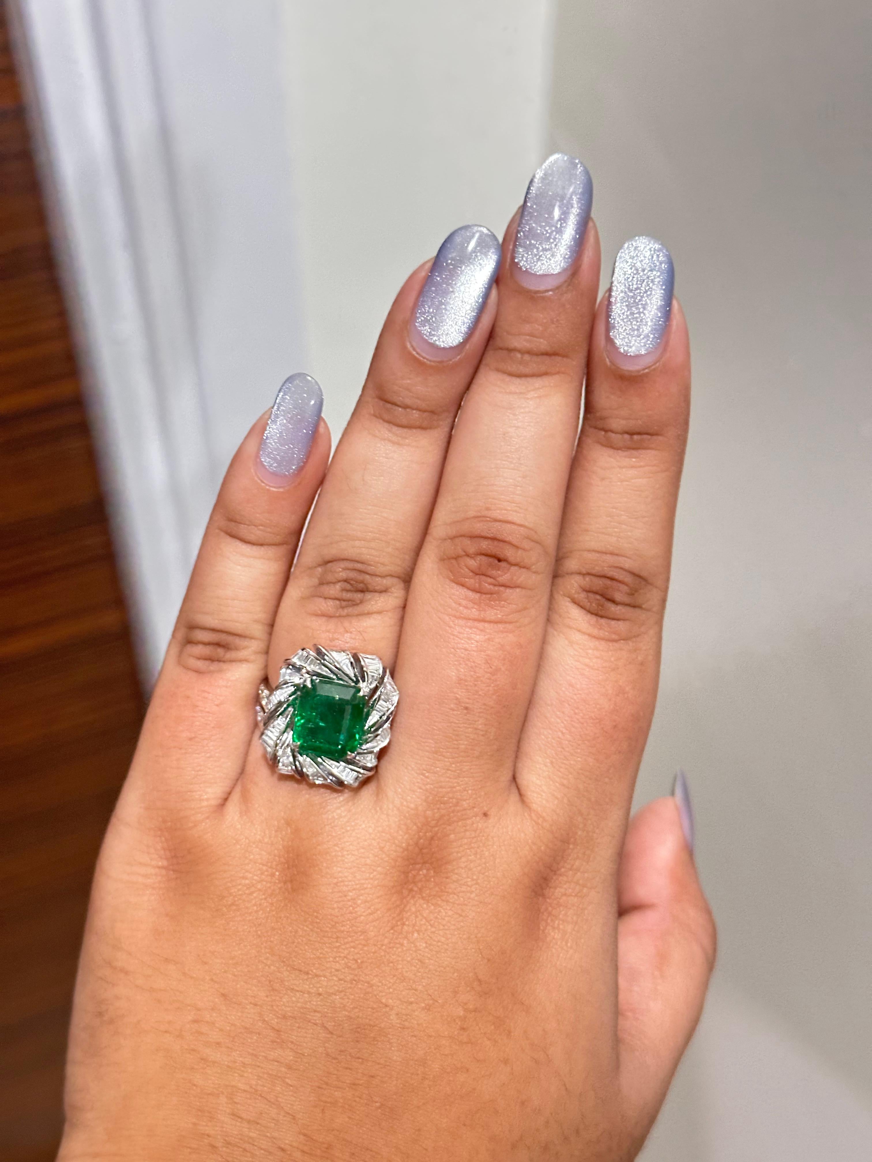 5.25 Carat Zambian Emerald Cocktail Ring In New Condition For Sale In Bangkok, TH