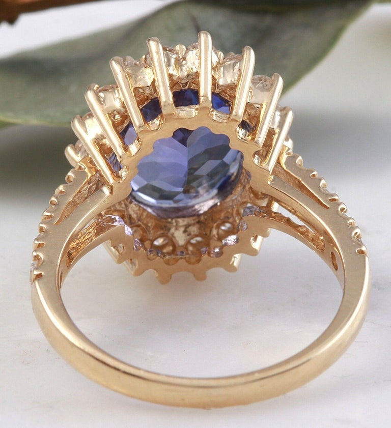 5.25 Carats Natural Tanzanite and Diamond 14K Solid Yellow Gold Ring In New Condition For Sale In Los Angeles, CA