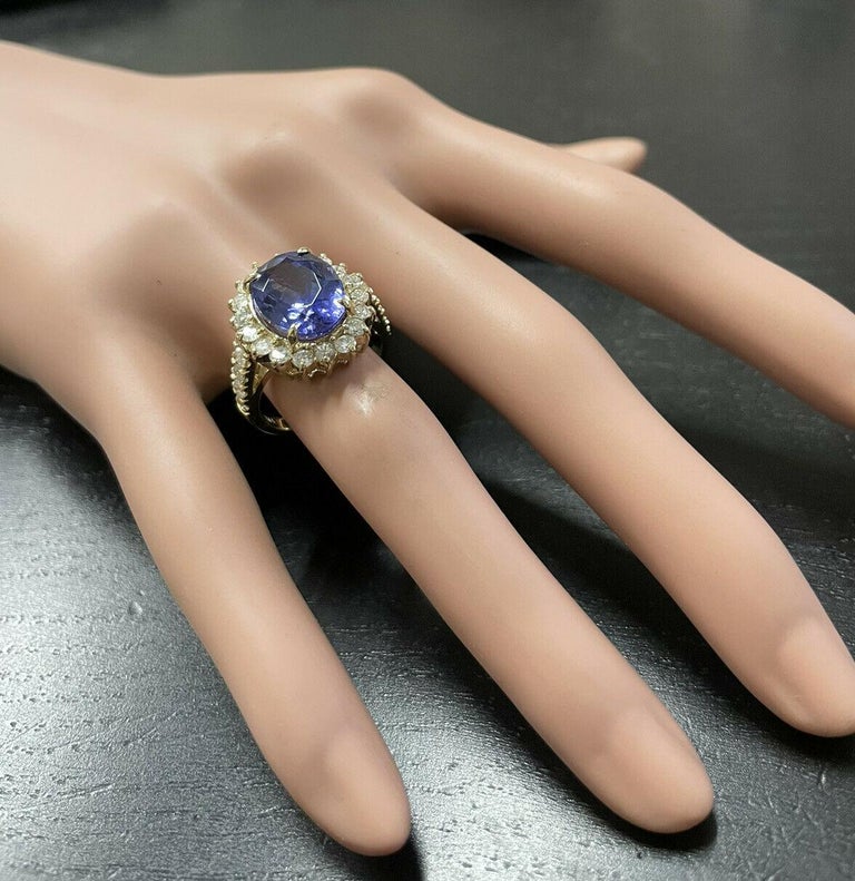 5.25 Carats Natural Tanzanite and Diamond 14K Solid Yellow Gold Ring For Sale 1