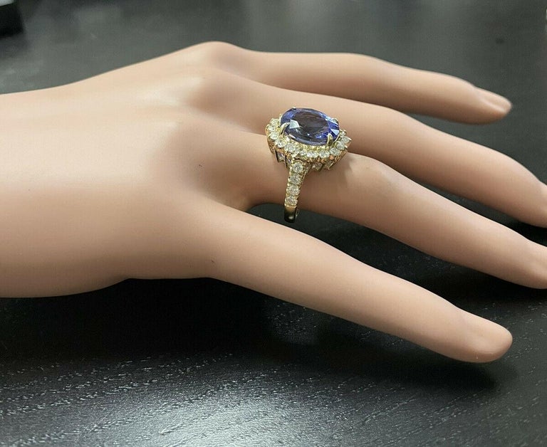 5.25 Carats Natural Tanzanite and Diamond 14K Solid Yellow Gold Ring For Sale 2