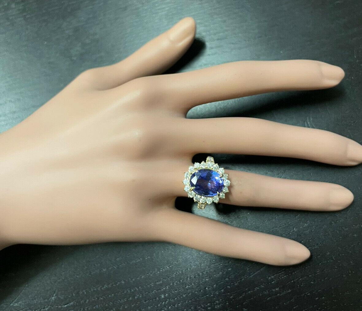 5.25 Carats Natural Tanzanite and Diamond 14K Solid Yellow Gold Ring For Sale 3