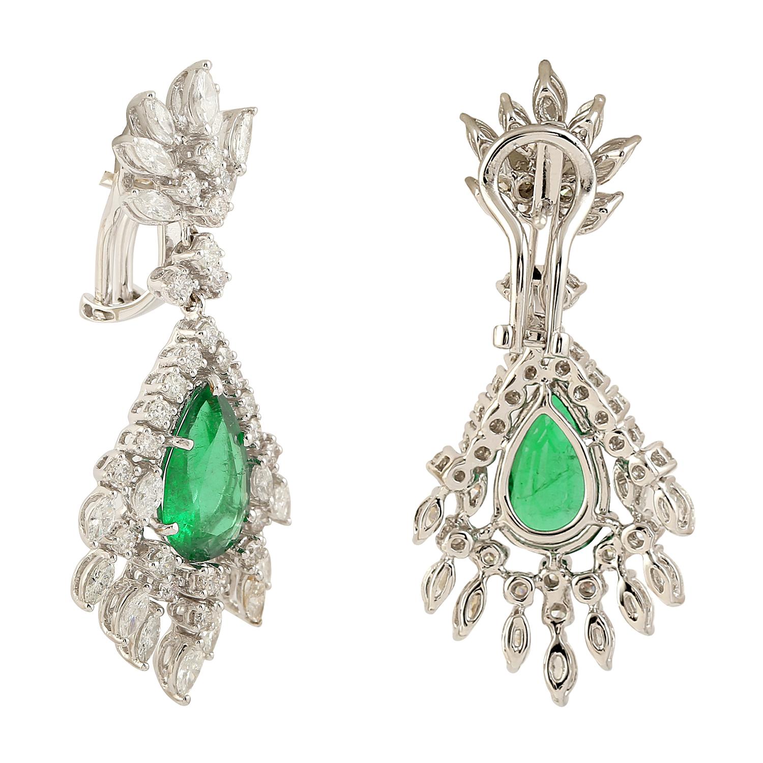 Pear Cut 5.25 Carats Zambian Emerald 3.8 Carats Diamond 14 Karat Gold Drop Earrings For Sale