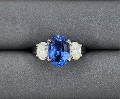 5.25 ct GIA Certified Oval-Cut Natural Ceylon Sapphire 
Diamond Ring