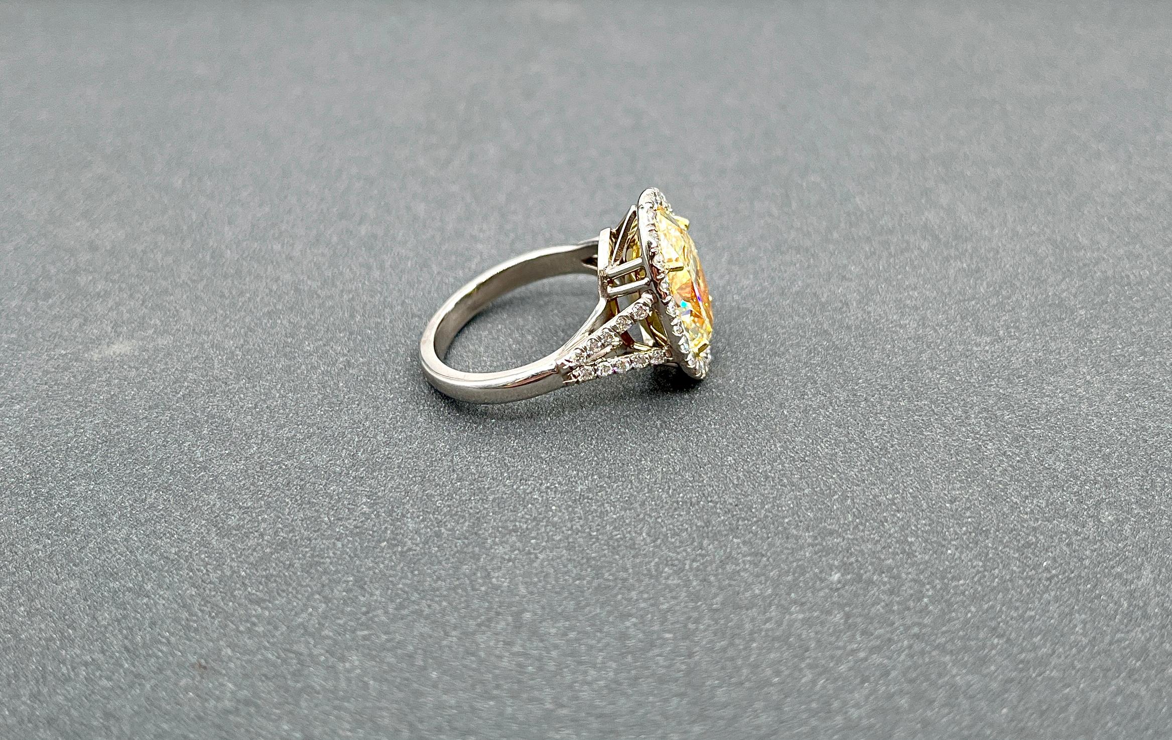 Women's or Men's 5.25 ct Certified Natural Yellow & Diamond Ring For Sale