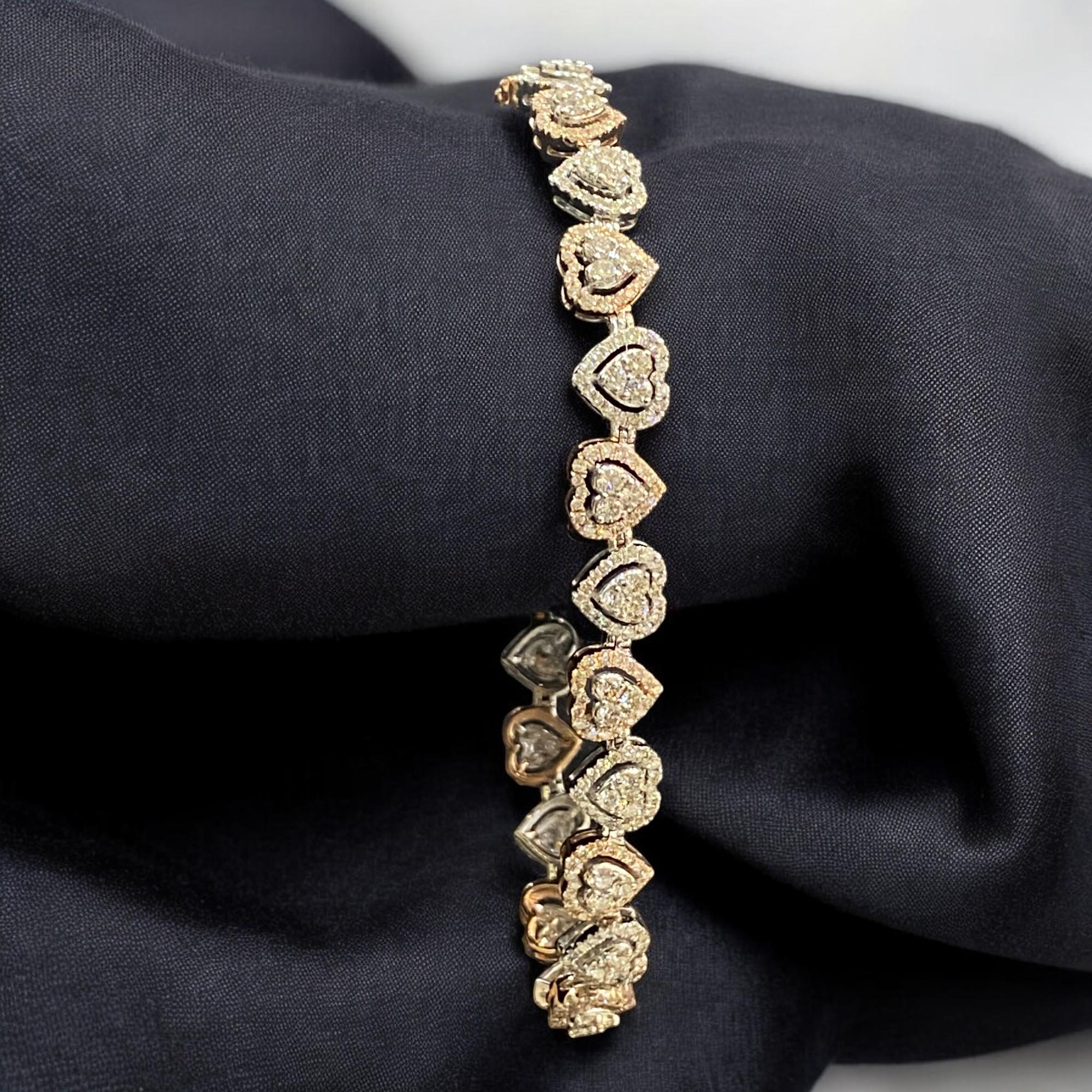 Contemporary 5.25 Cts Round Brilliant Cut F/VS1 Diamonds Heart Shape Tennis Bracelet 14K Gold For Sale