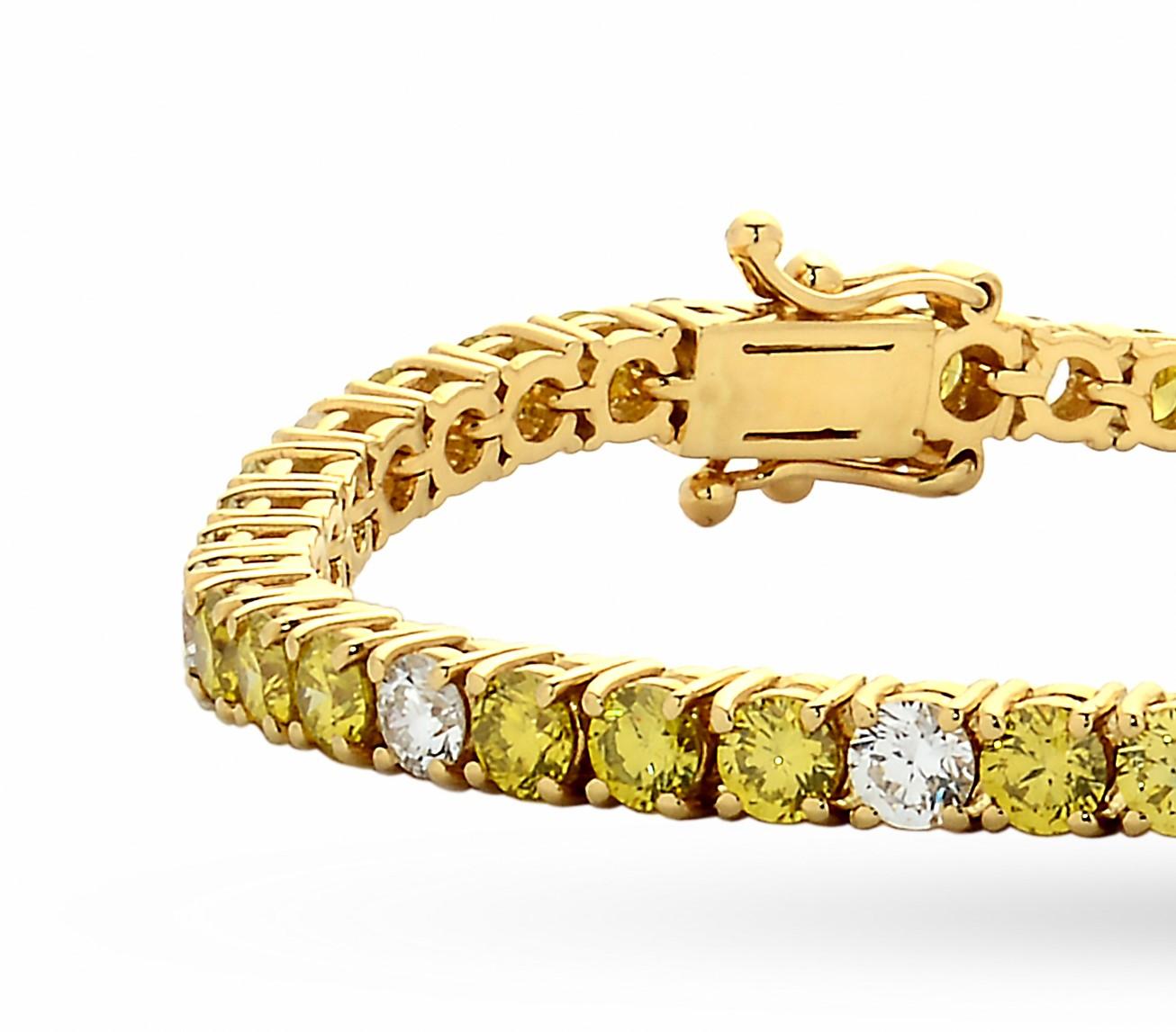 Modern 5.25 Carat Natural Fancy Yellow Diamond 18 Karat Yellow Gold Tennis Bracelet For Sale