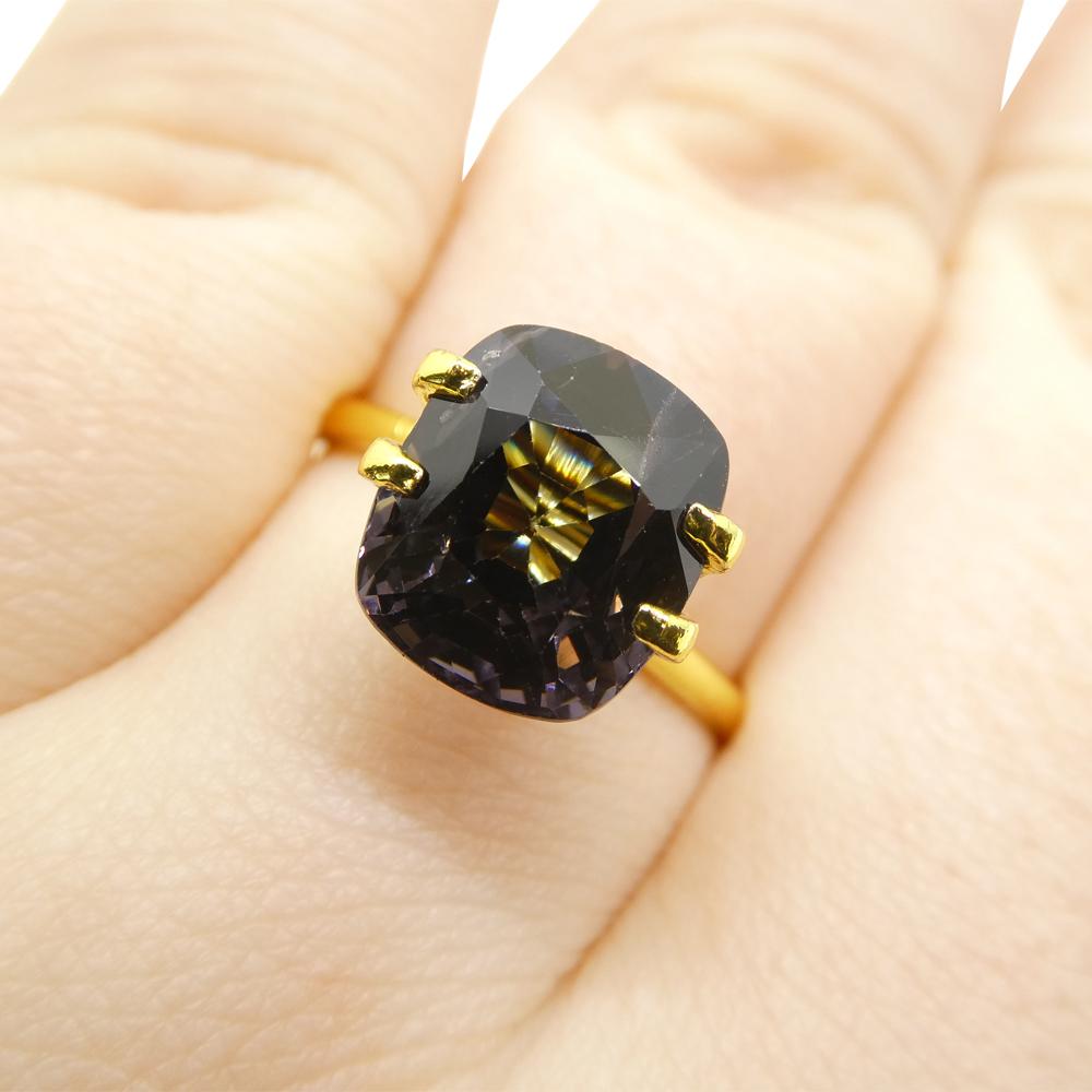 Descrizione:

Tipo di gemma: Spinello 
Numero di pietre: 1
Peso: 5,25 carati
Misure: 10,26 x 8,77 x 7,11 mm
Forma: Cuscino rettangolare
Stile di taglio Corona: Taglio brillante
Padiglione Stile di Taglio: Taglio a gradini 
Trasparenza: