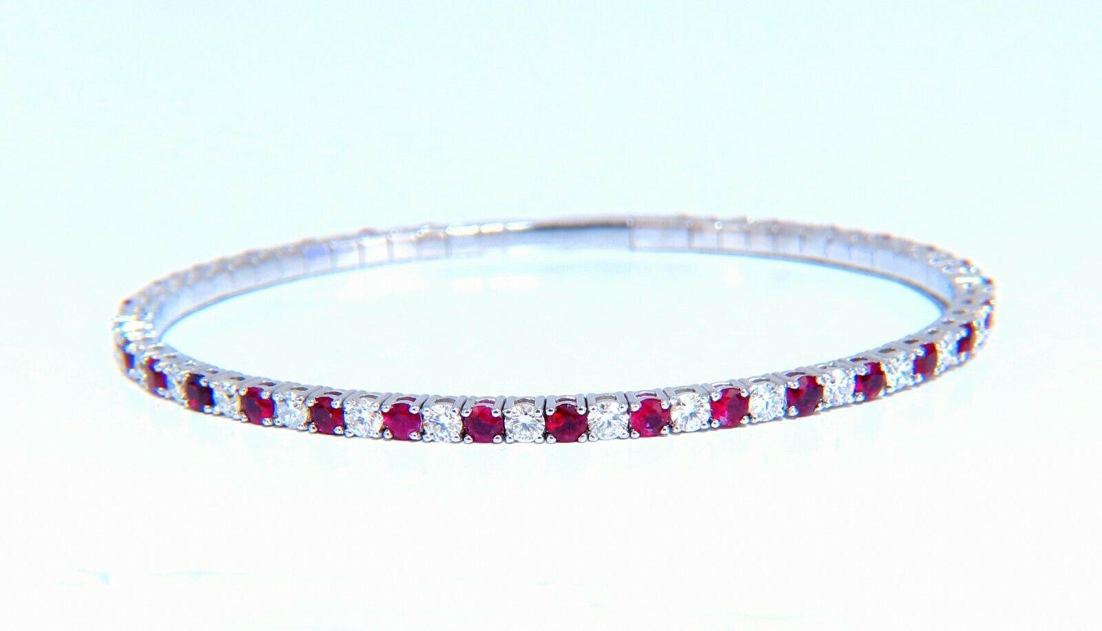 Bracelet jonc de tennis souple classique alternant rubis et rubis

3.15ct. bracelet en rubis naturel.

Ronds, coupes complètes 

Clarté propre

Des rouges transparents et vifs.

Environ 2,5 mm chacune

Diamants naturels de 2,10 carats

Coupes rondes