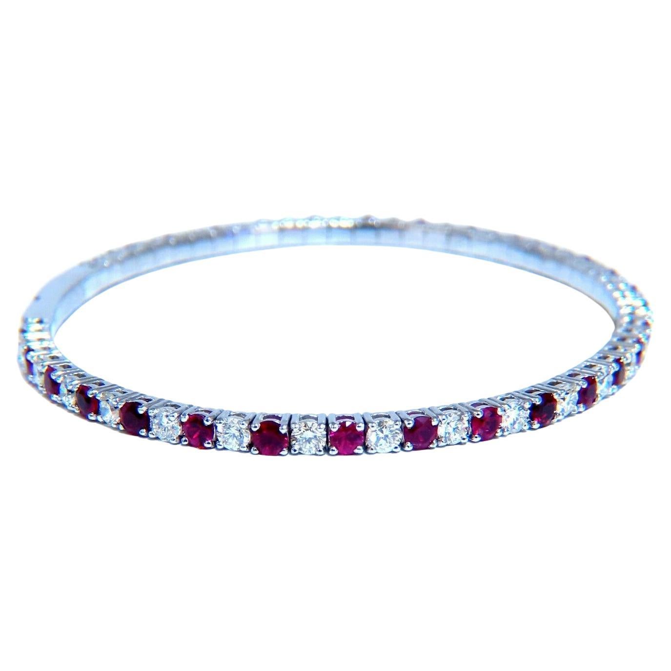 Bracelet jonc tennis souple en or 14 carats avec diamants et rubis naturel rouge vif de 5,25 carats en vente