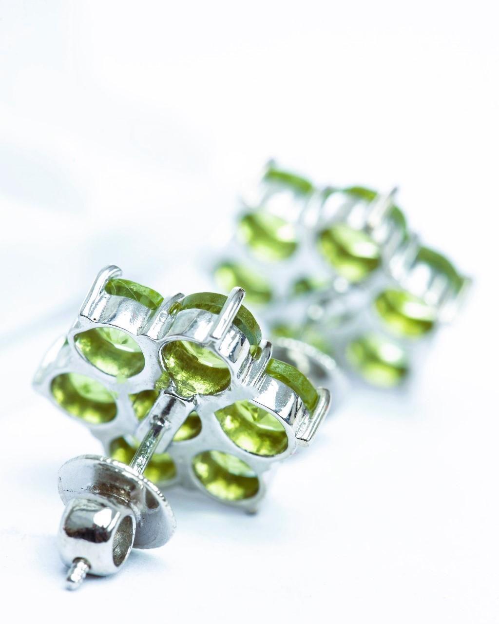 Pendientes de rosca de peridoto verde menta natural de 5,25 quilates Plata platino en Nuevo estado para la venta en Lanham, MD