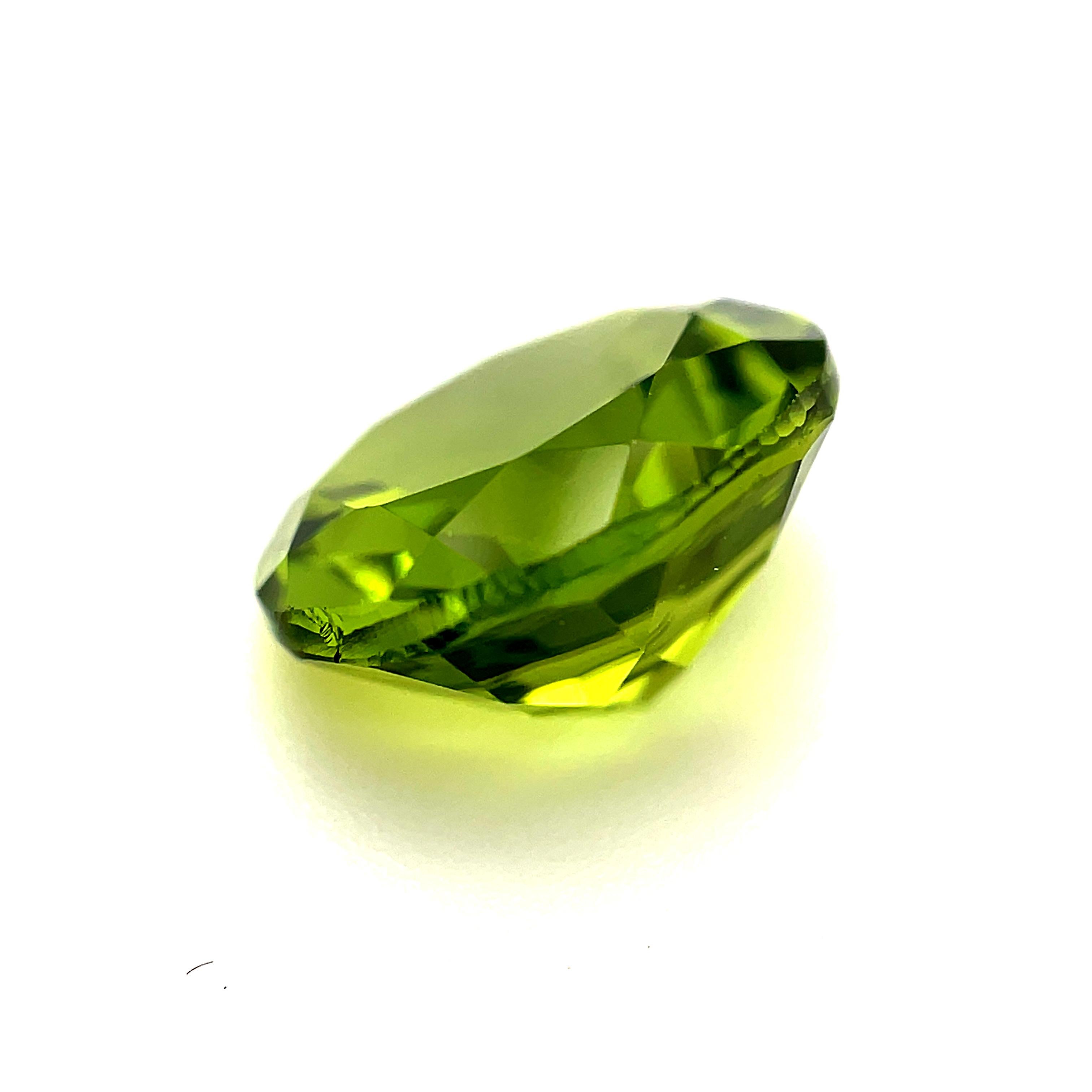 5.26 Carat Round Apple Green Peridot, Unset Loose Gemstone In New Condition For Sale In Los Angeles, CA