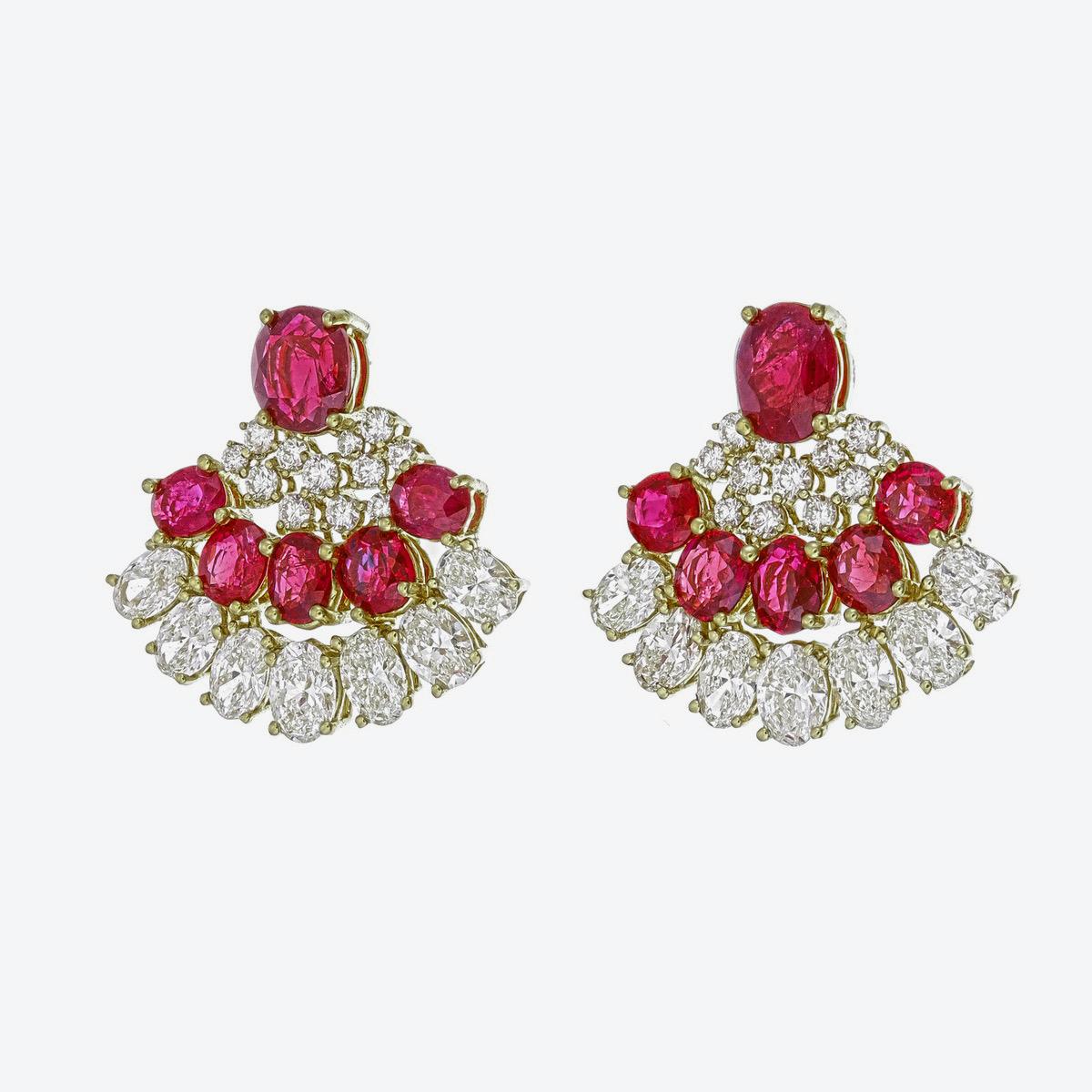 5,26 Karat birmanische No Heat Rubin und Diamant Ohrringe in 18 Karat Weißgold (Rundschliff) im Angebot