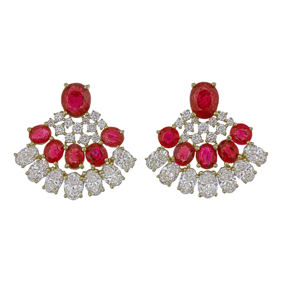 Boucles d
oreilles en or blanc 18 carats rubis et diamants birmans No Heat de 5,26 carats
