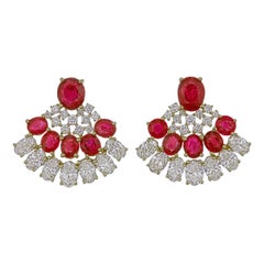 Boucles d
oreilles en or blanc 18 carats rubis et diamants birmans No Heat de 5,26 carats