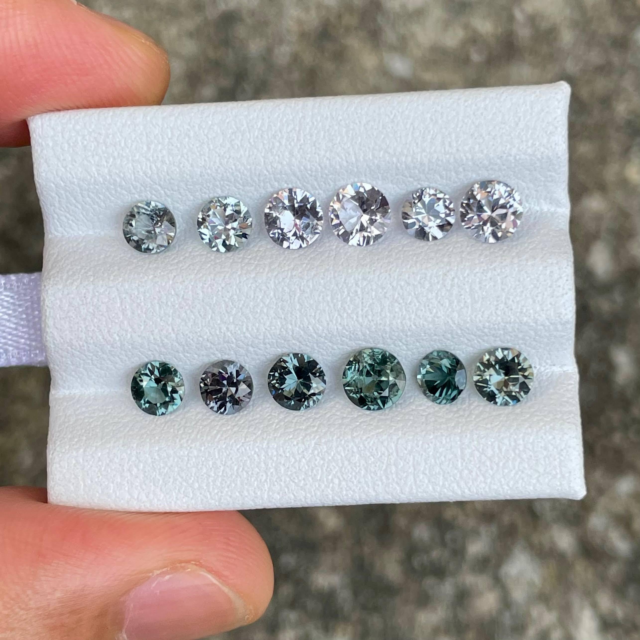 Moderne Lot de 12 pièces de spinelles taille ronde de Birmanie, 5,26 carats en vente