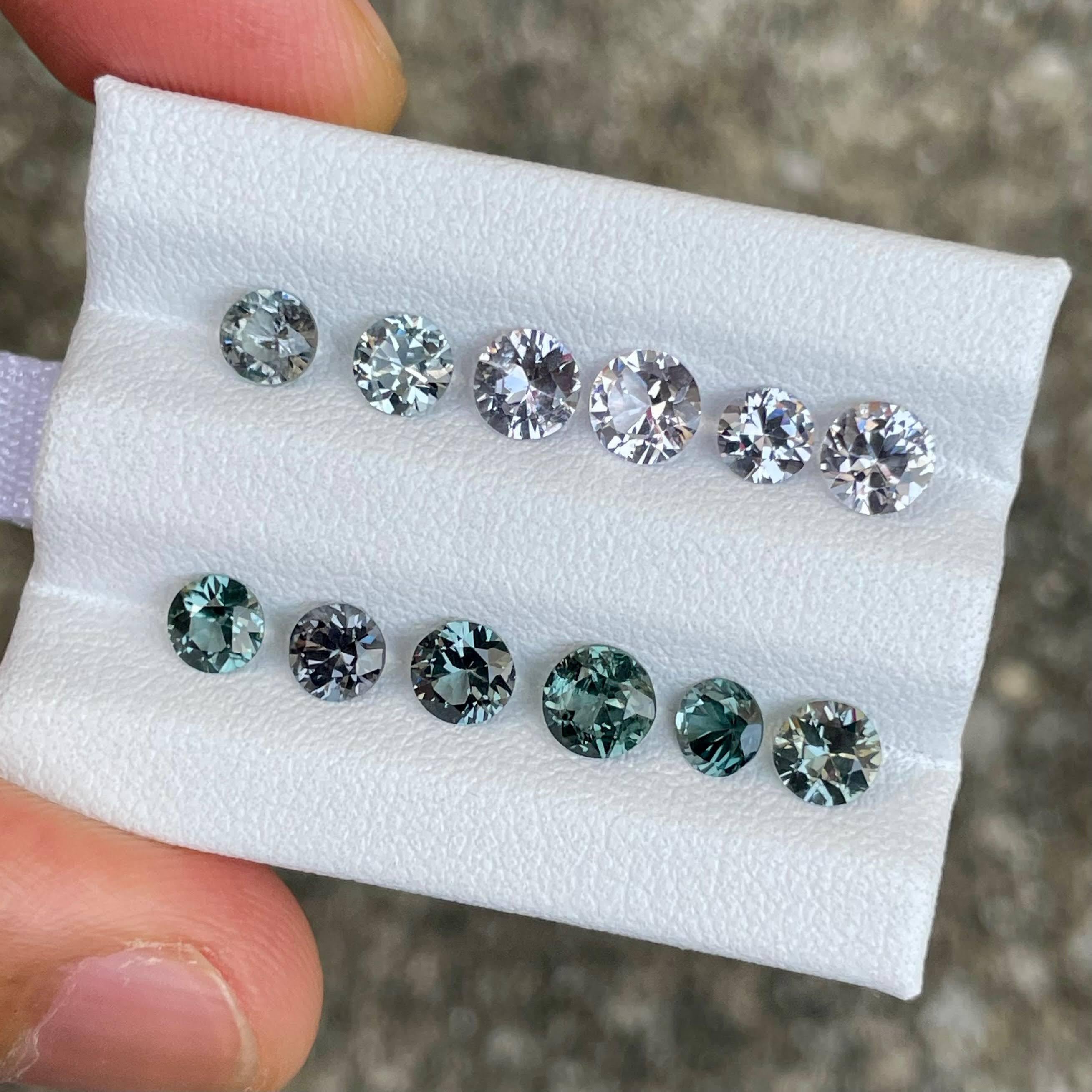 Lot de 12 pièces de spinelles taille ronde de Birmanie, 5,26 carats Neuf - En vente à Bangkok, TH