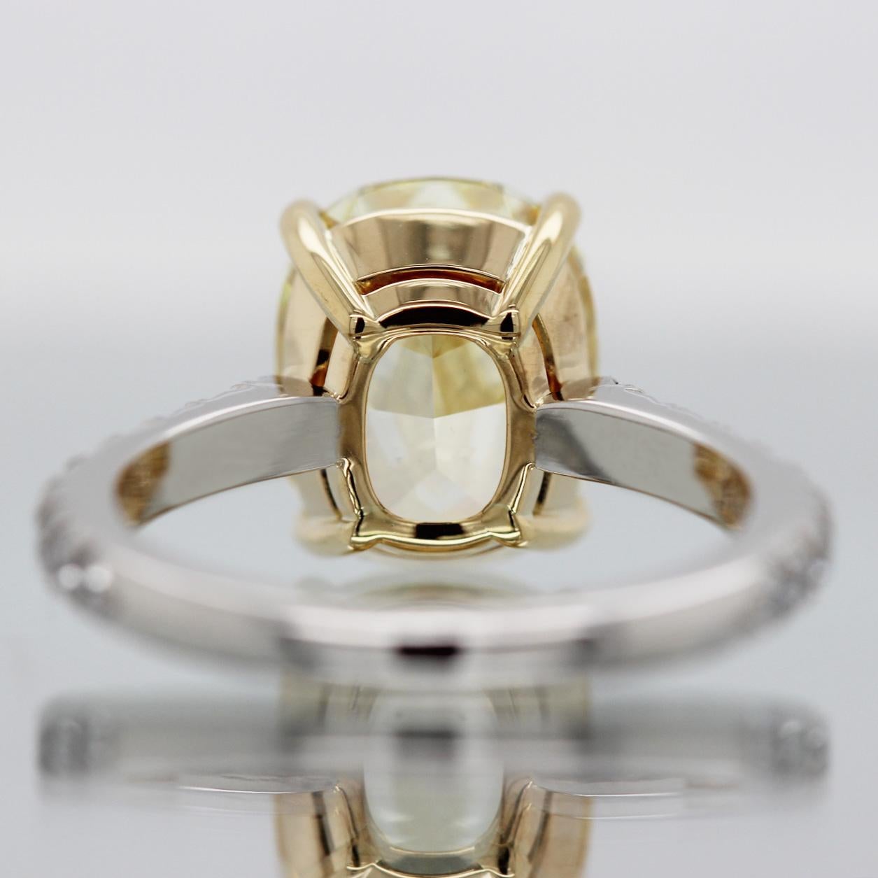 Contemporain 5.26 Ct Fancy Intense Yellow Cushion-Cut Diamond Solitaire Engagement Ring GIA  en vente