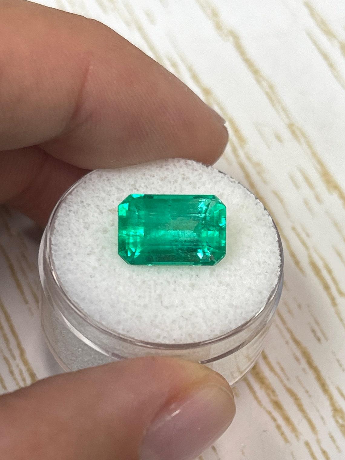 5,26ct Verde amarillento Muzo Gema colombiana talla esmeralda 12,5x8,2 Genuina Mayo en Nuevo estado para la venta en Jupiter, FL