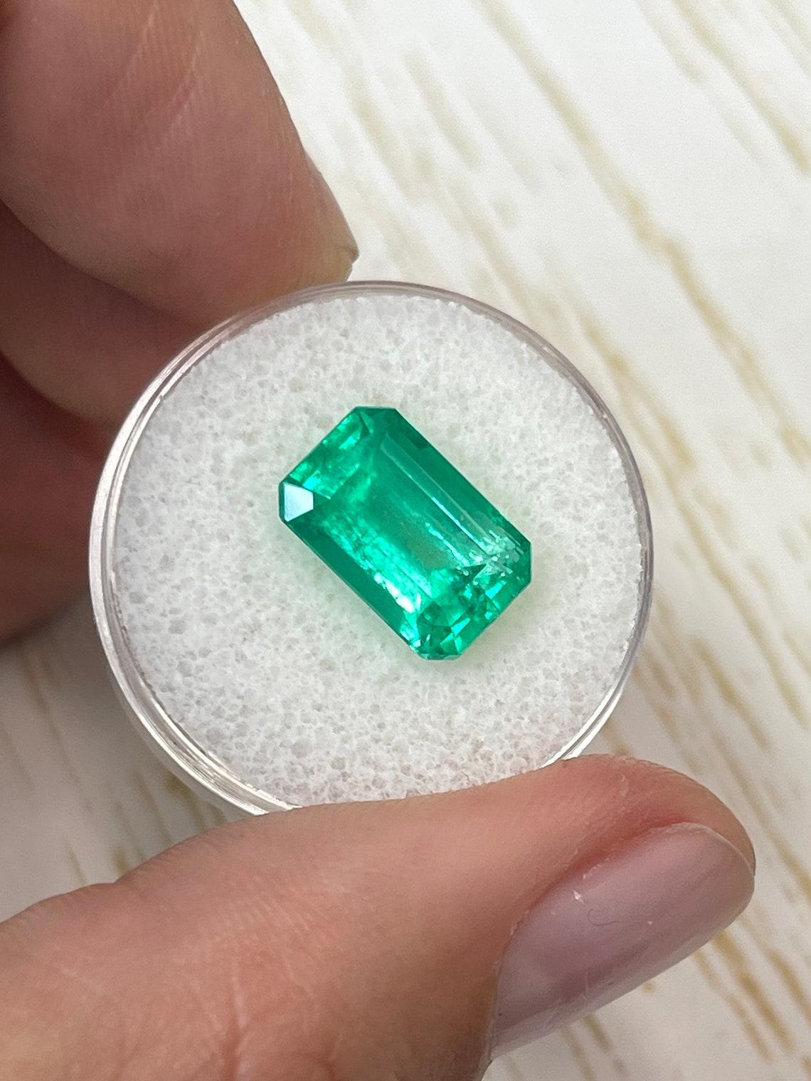 5,26ct Verde amarillento Muzo Gema colombiana talla esmeralda 12,5x8,2 Genuina Mayo en venta 1