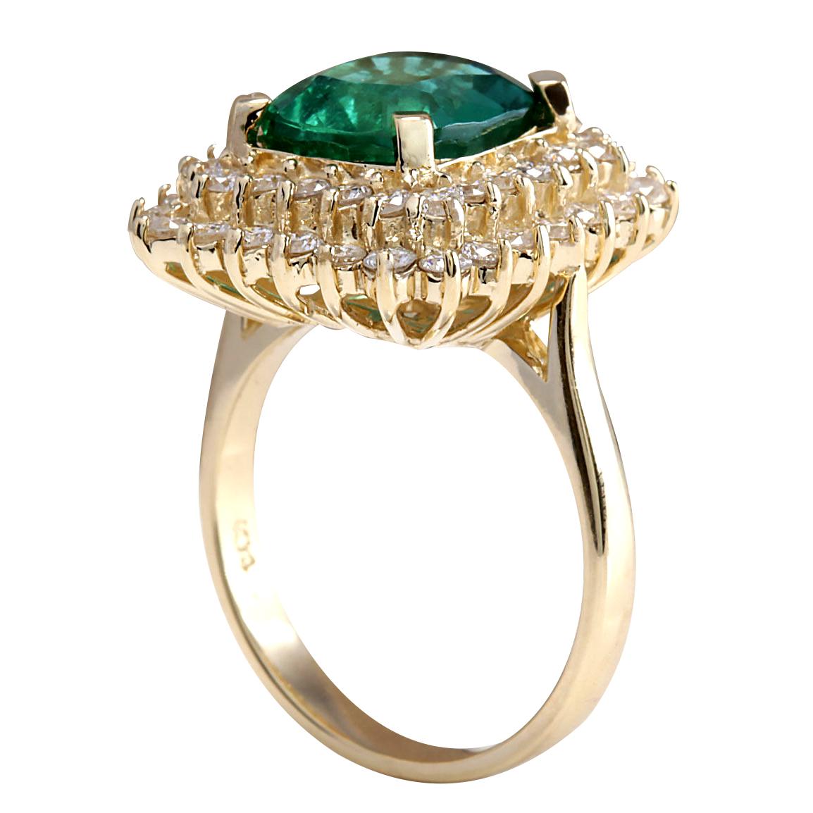 Emerald Diamond Ring In 14 Karat Yellow Gold In New Condition For Sale In Los Angeles, CA