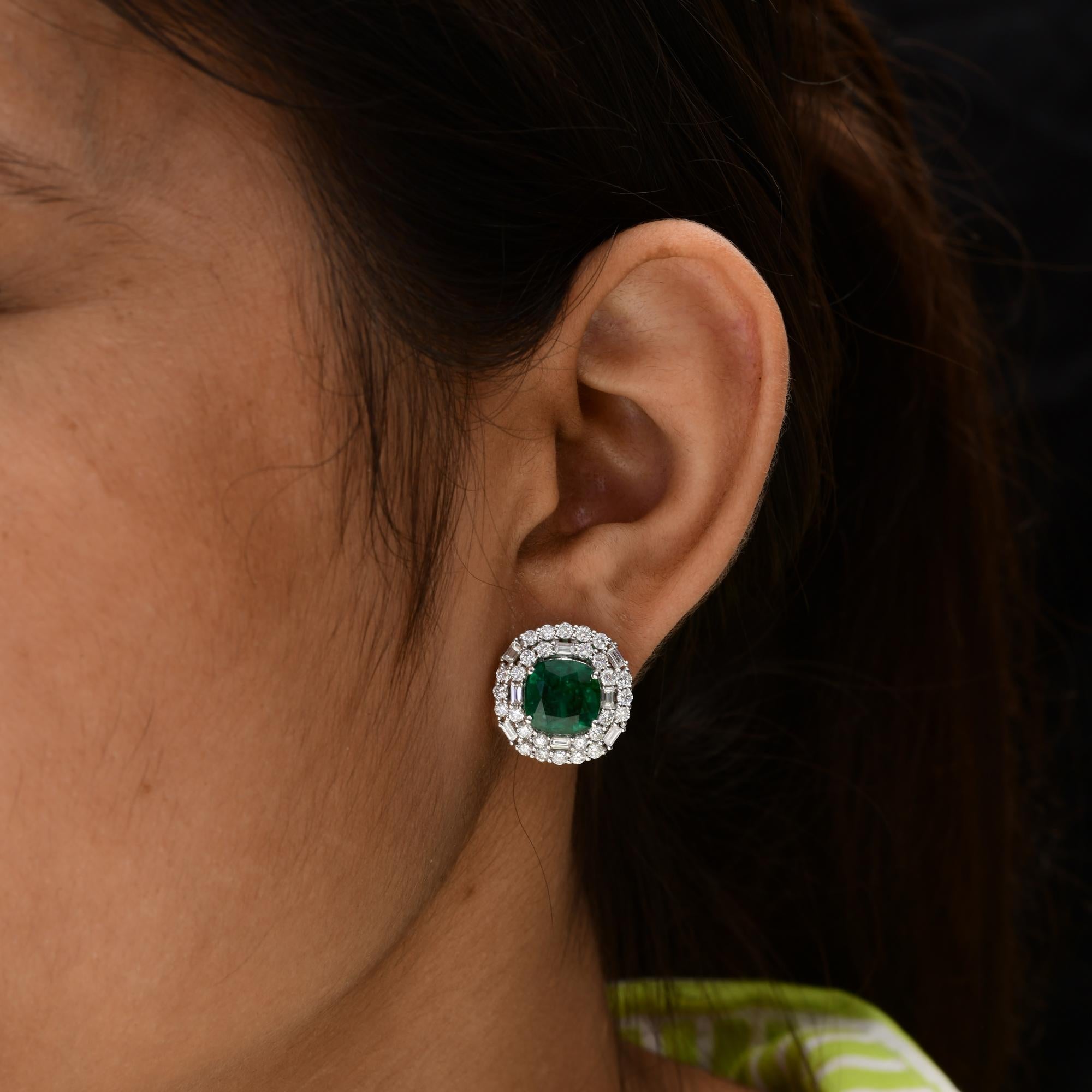 Moderne Boucles d'oreilles en or blanc 18 carats avec émeraude de Zambie de 5,27 carats et diamants de 2,28 carats SI/H en vente