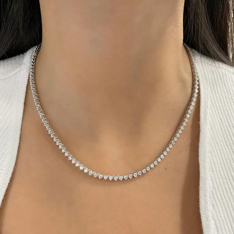 Round Cut 5.27 ct Round Diamond Tennis Necklace For Sale