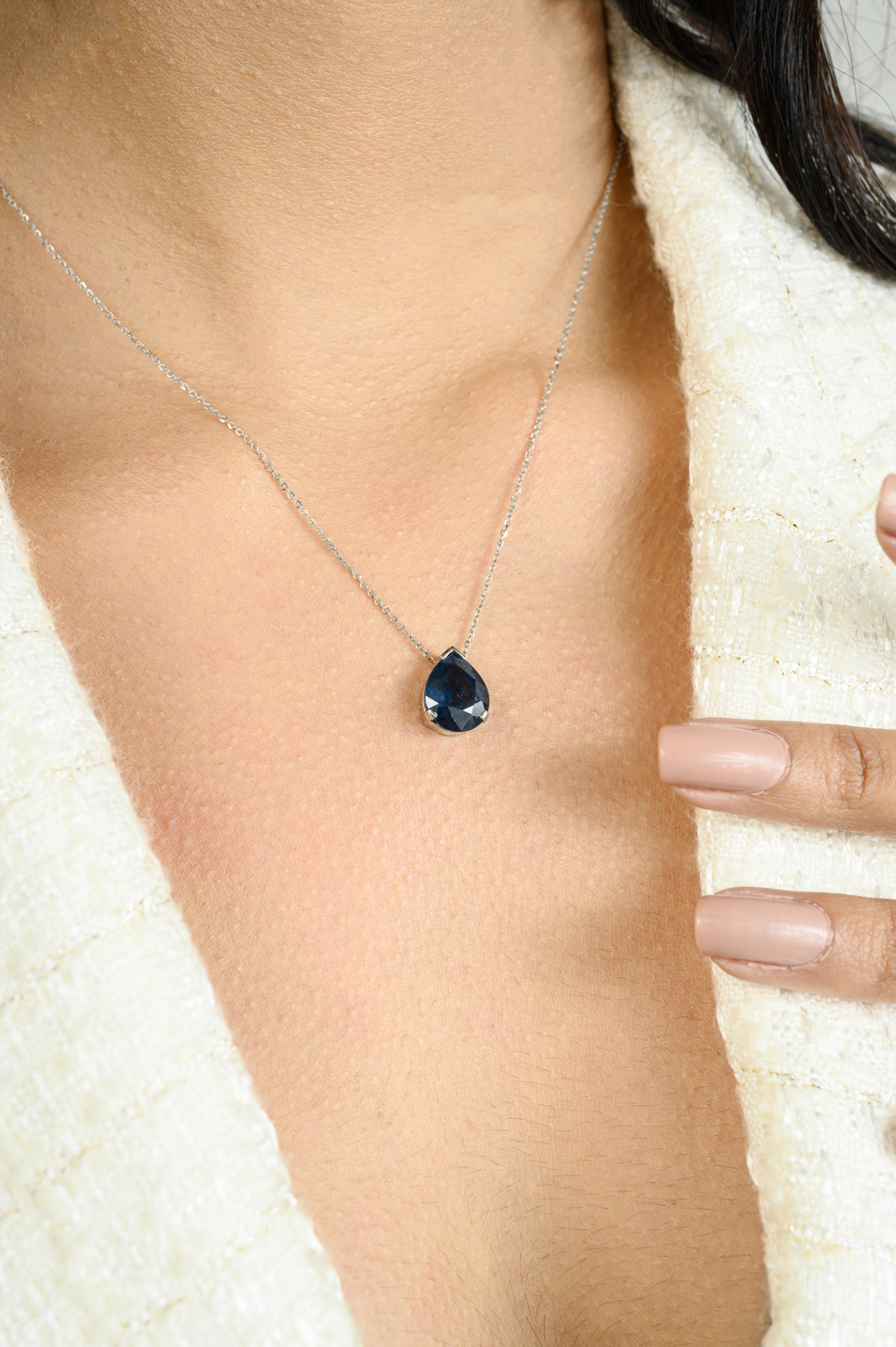 5.27Carats Pear Cut Blue Sapphire Pendant Necklace with Chain in 18K White Gold In New Condition For Sale In New York, NY