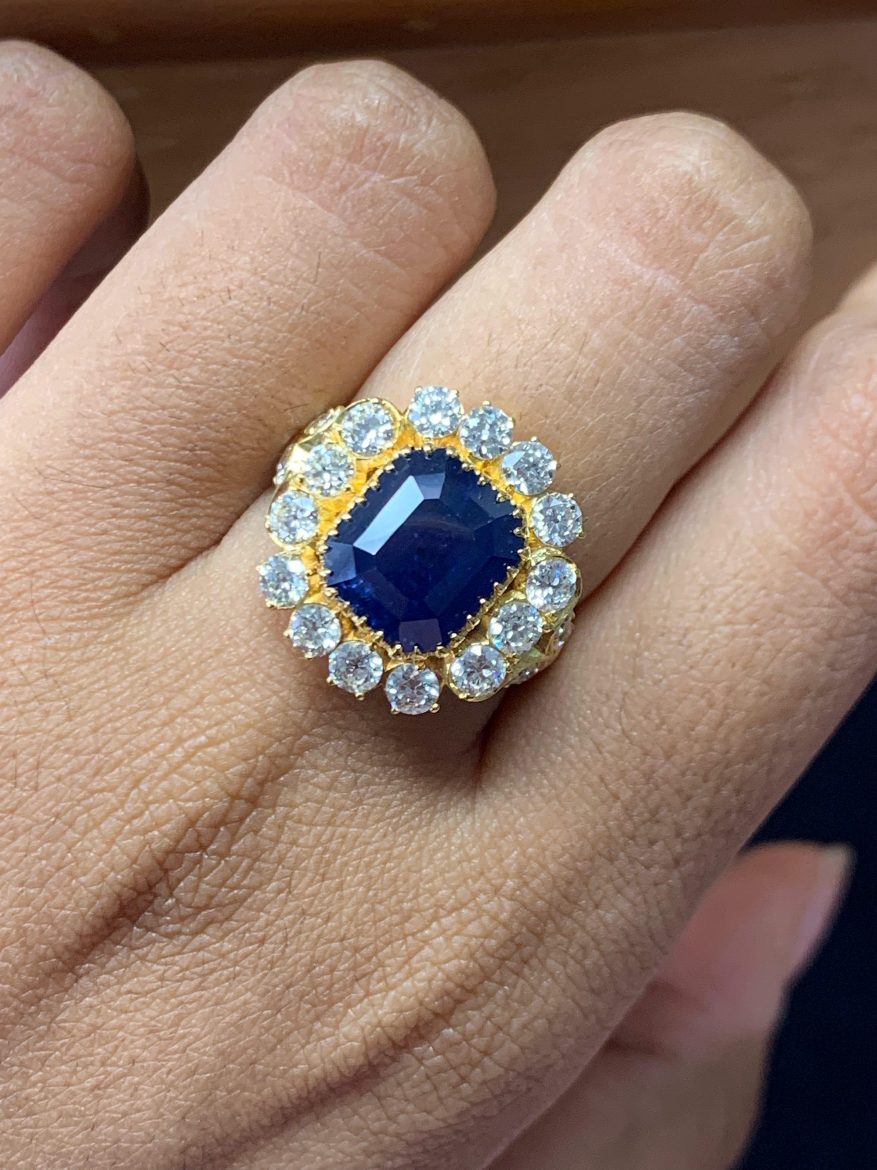 Women's or Men's Women's 5.28 Carat Art Deco Sapphire Ring with Old Cut Diamonds in 18K Gold For Sale