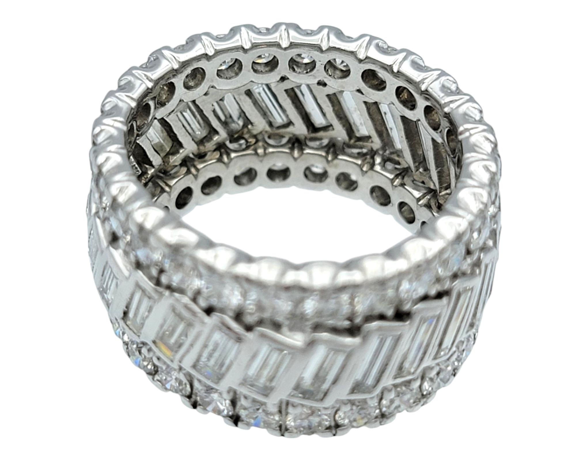Taglio baguette Anello a fascia in platino a tre file di diamanti rotondi e a baguette da 5,28 carati F-G / VS in vendita