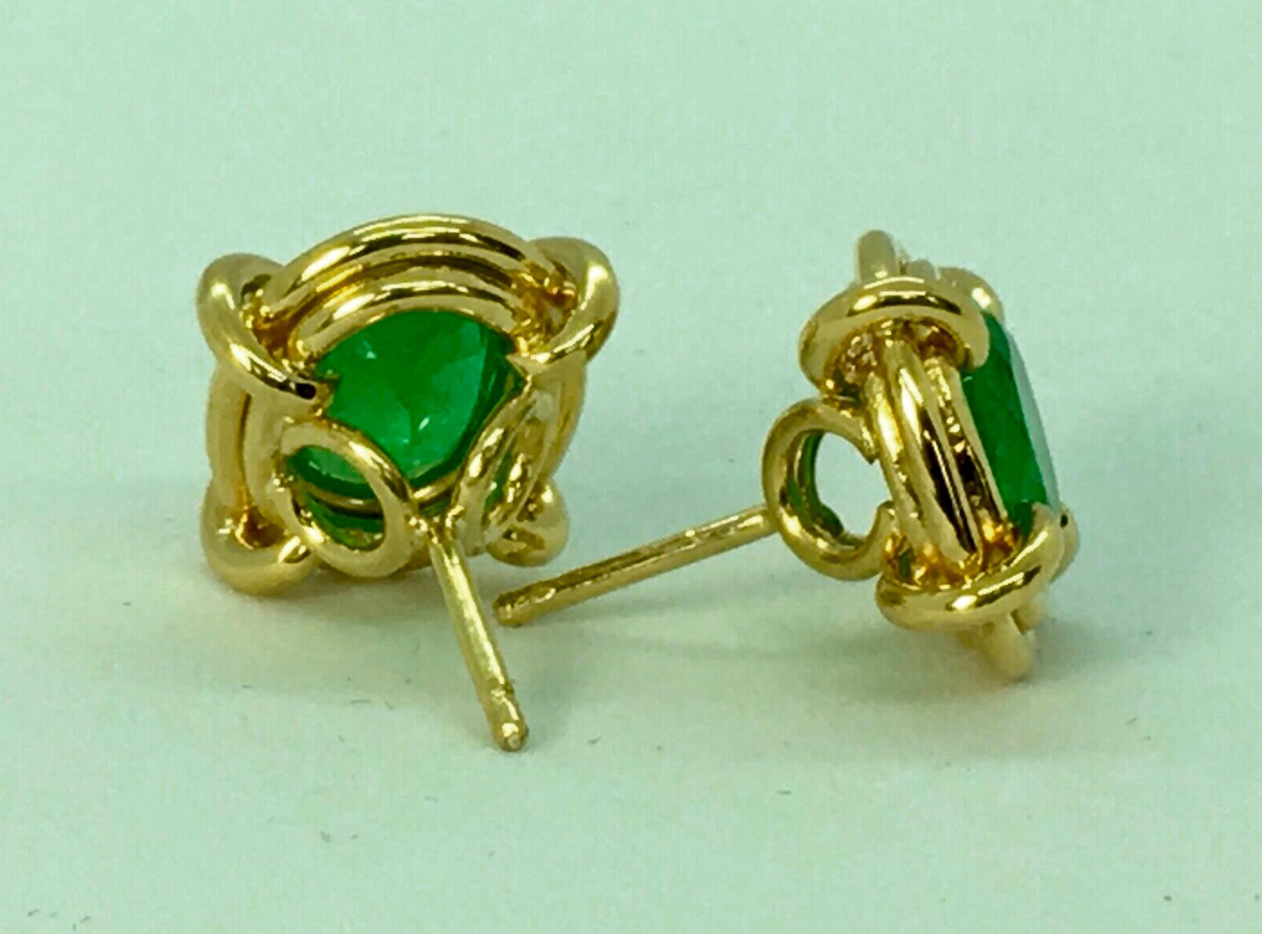 Contemporary 5.28 Carat Colombian Emerald Elegant Earrings Oval 18 Karat