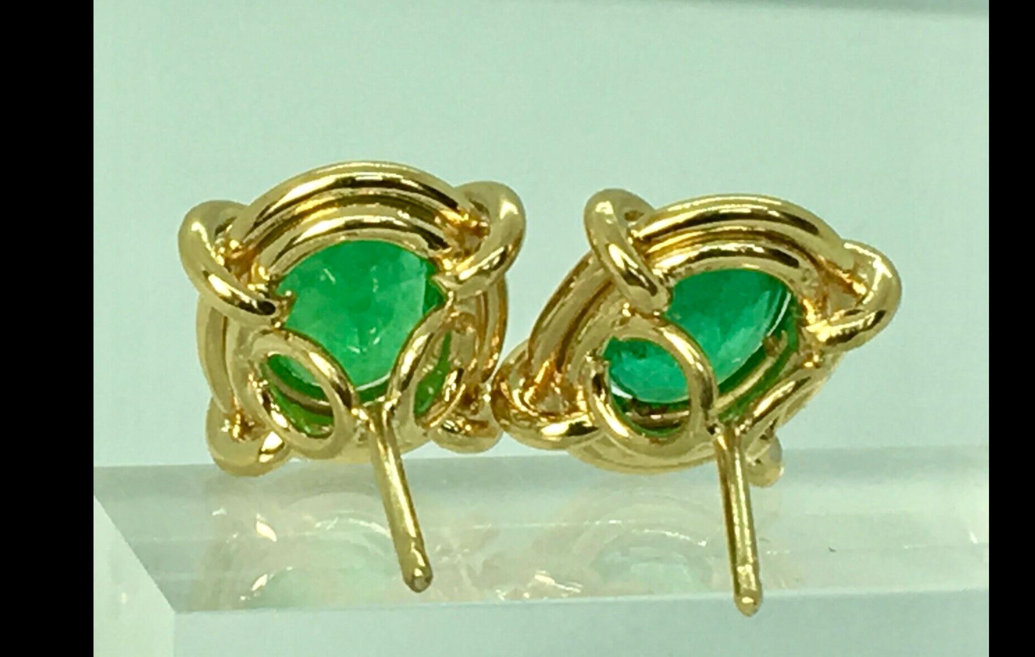 5.28 Carat Colombian Emerald Elegant Earrings Oval 18 Karat 2