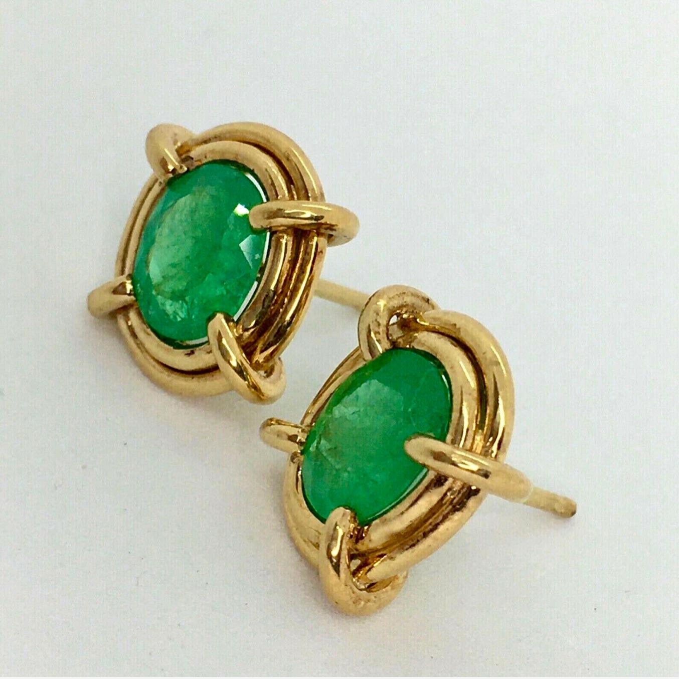 5.28 Carat Colombian Emerald Elegant Earrings Oval 18 Karat 3