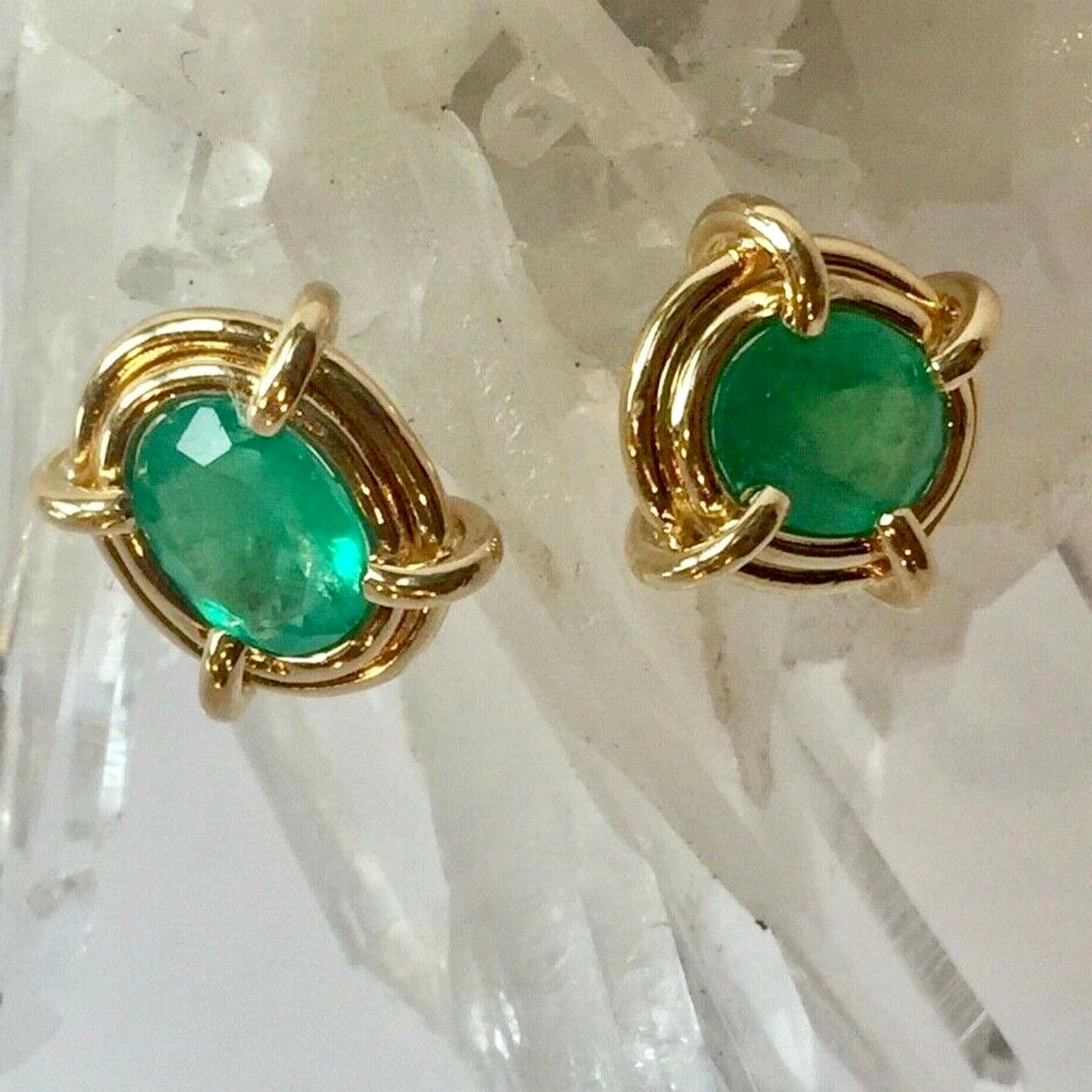 5.28 Carat Colombian Emerald Elegant Earrings Oval 18 Karat 4