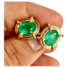 5.28 Carat Colombian Emerald Elegant Earrings Oval 18 Karat