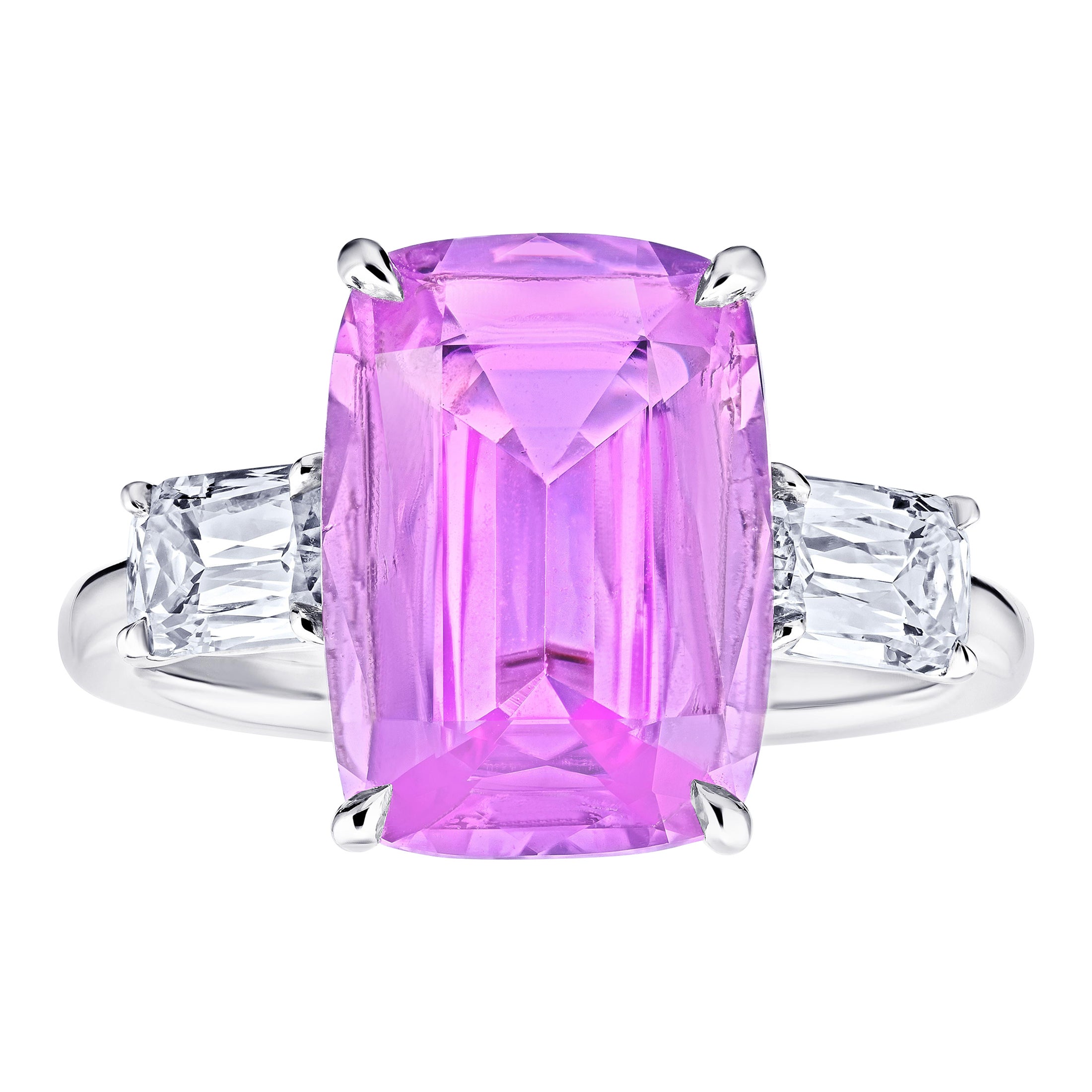 Bague en platine avec saphir rose clair taille coussin de 5,28 carats et diamants