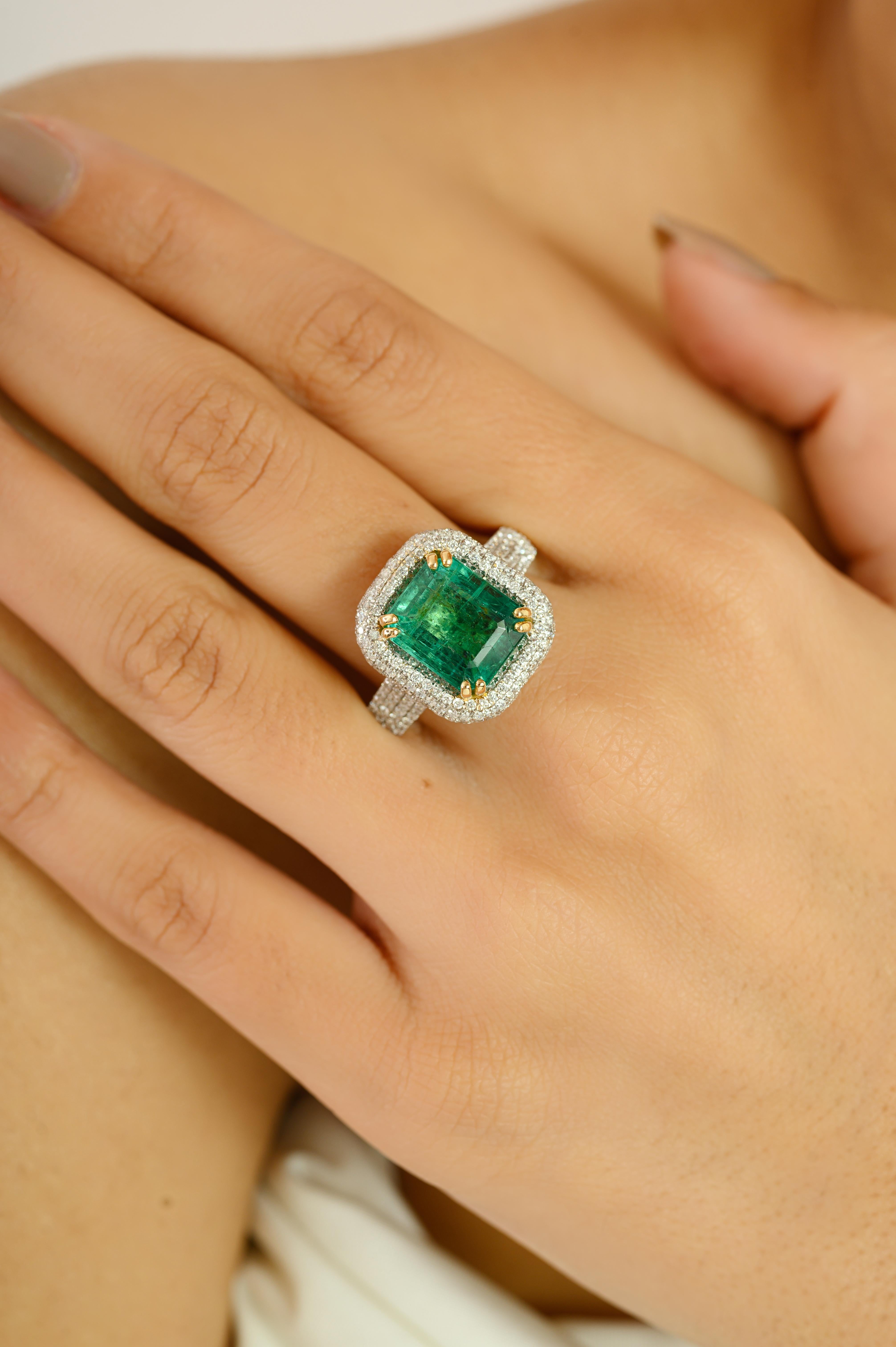 En vente :  Bague cocktail émeraude et diamant de 5,28 carats en or jaune 18k, doublement sertie 2