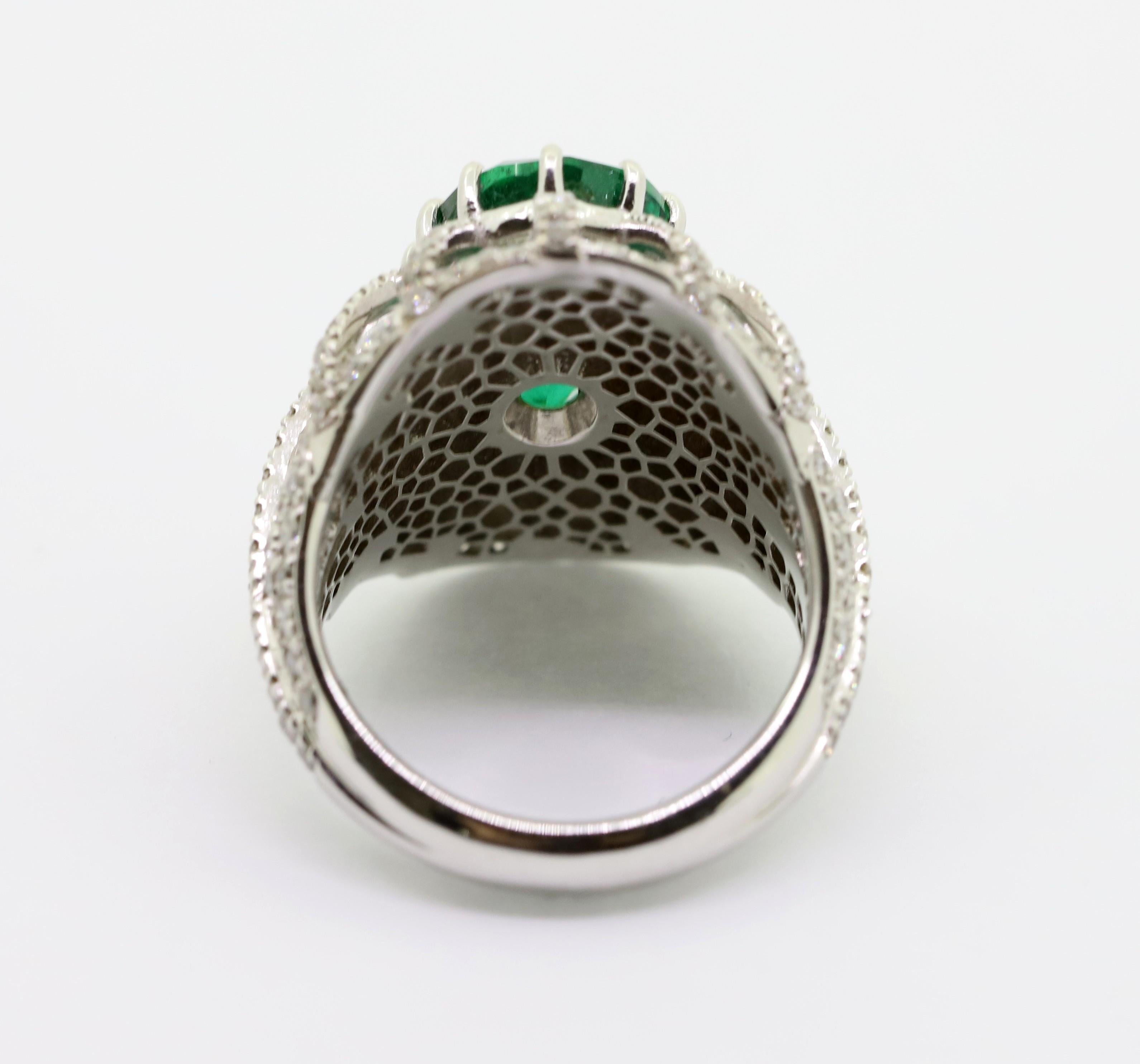 Women's or Men's 5.28 Carat Oval Emerald and 2.40 Carat White Diamonds Cocktail Ring For Sale