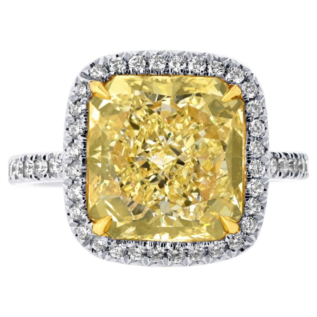 Bague de fiançailles avec halo en diamant radiant de 5,28 carats de couleur jaune intense