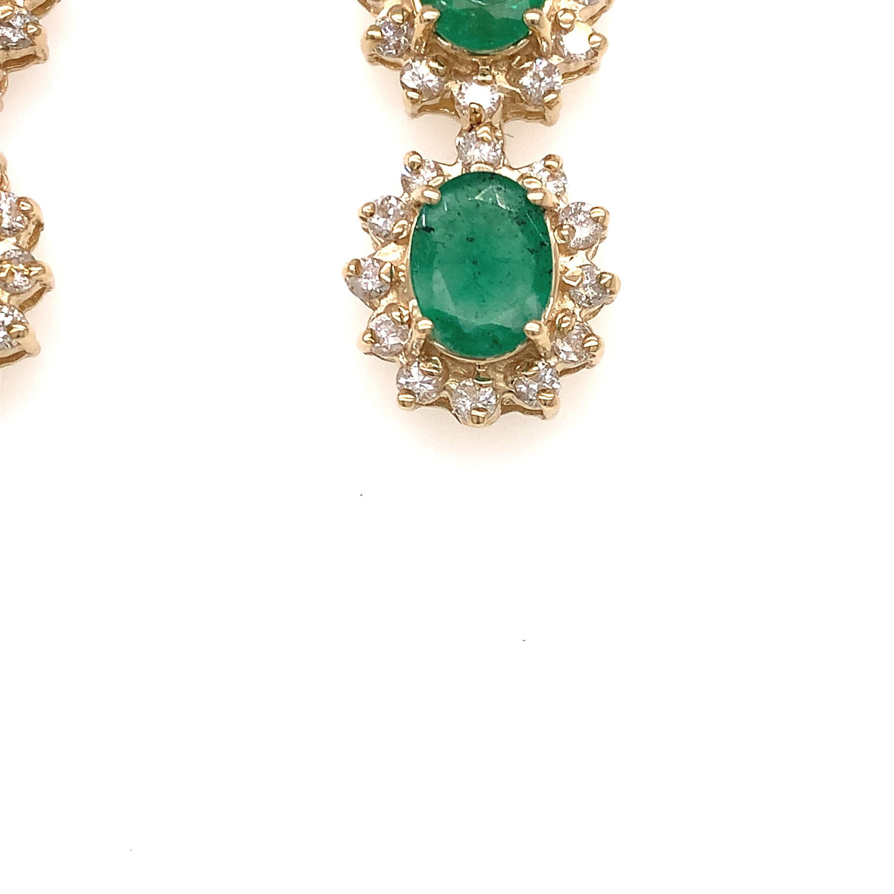 5.29 Carat Emerald Dangling Earrings In New Condition In Richmond, BC